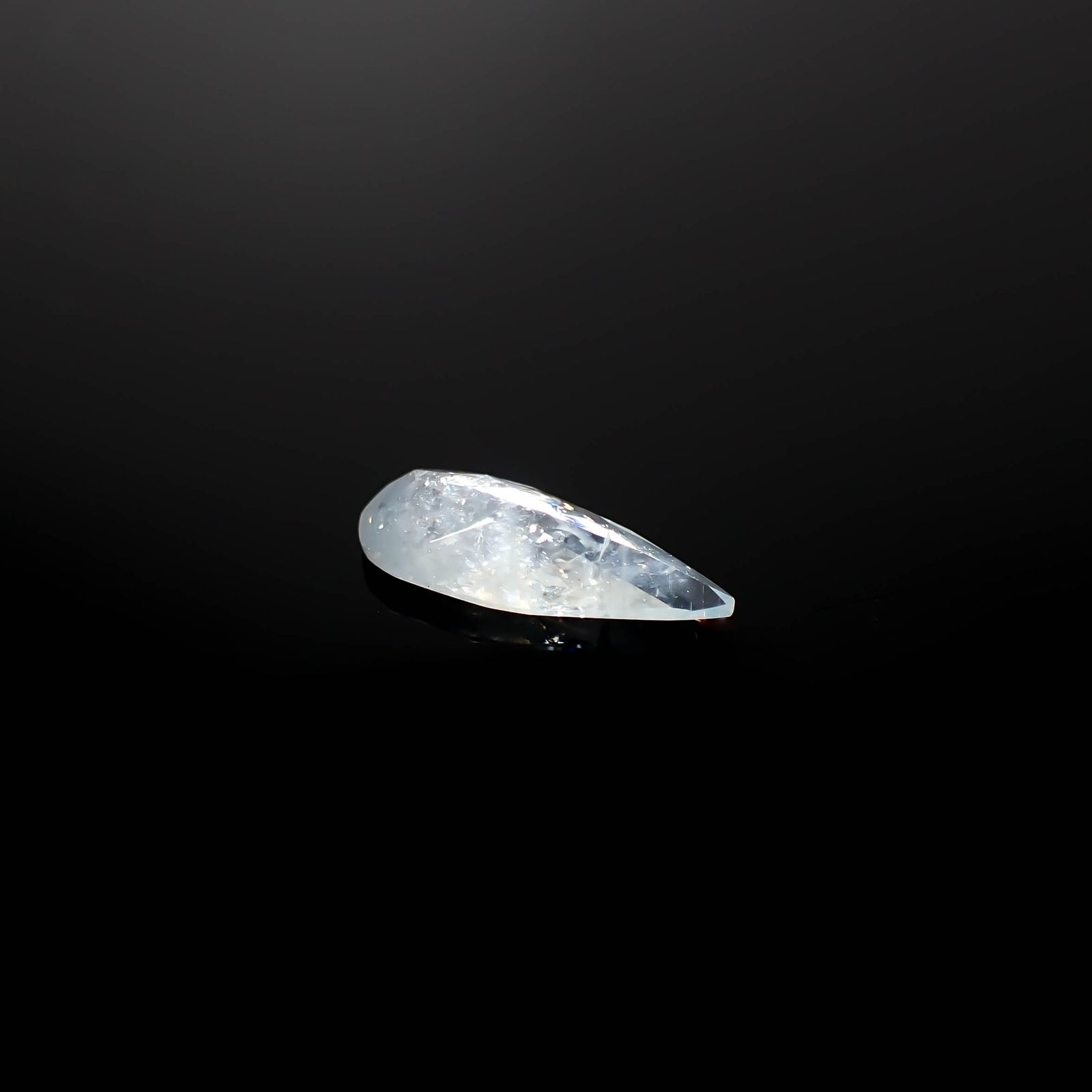 イリデッセンスアクアマリン ブラジル産 1.61ct [250730834]14.5x6.1mm前後