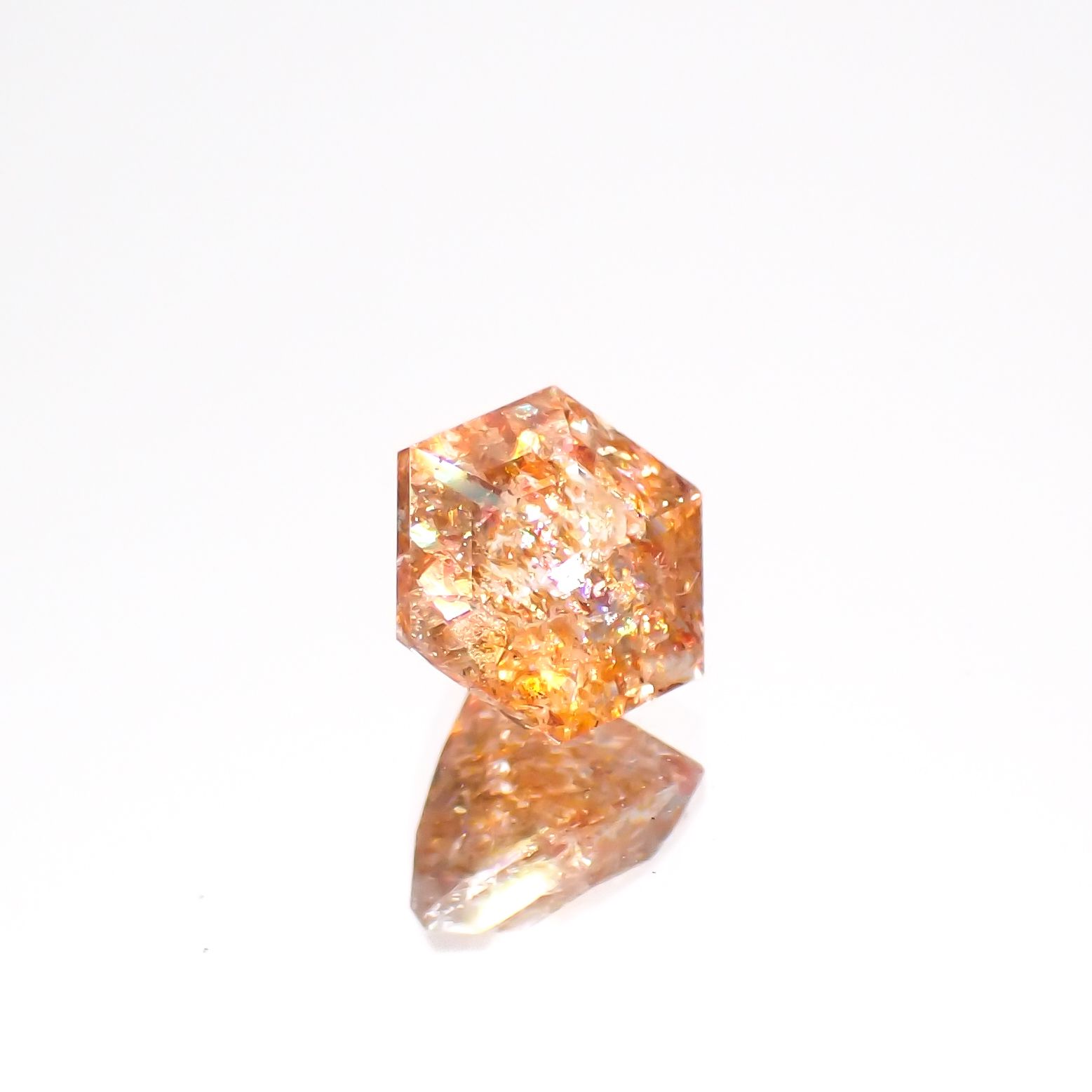 ◇ヘキサゴンカット◇イリュージョンサンストーンイリュージョンサンストーン タンザニア産 0.62ct[230320959]5.2x5.1mm前後