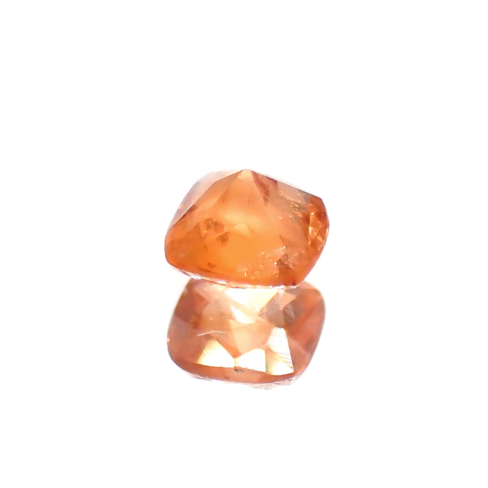 トリプライト(宝石名トリプライト) ブラジル産 0.388ct ソ付(彩珠)[210812529]4.1×4.1mm前後