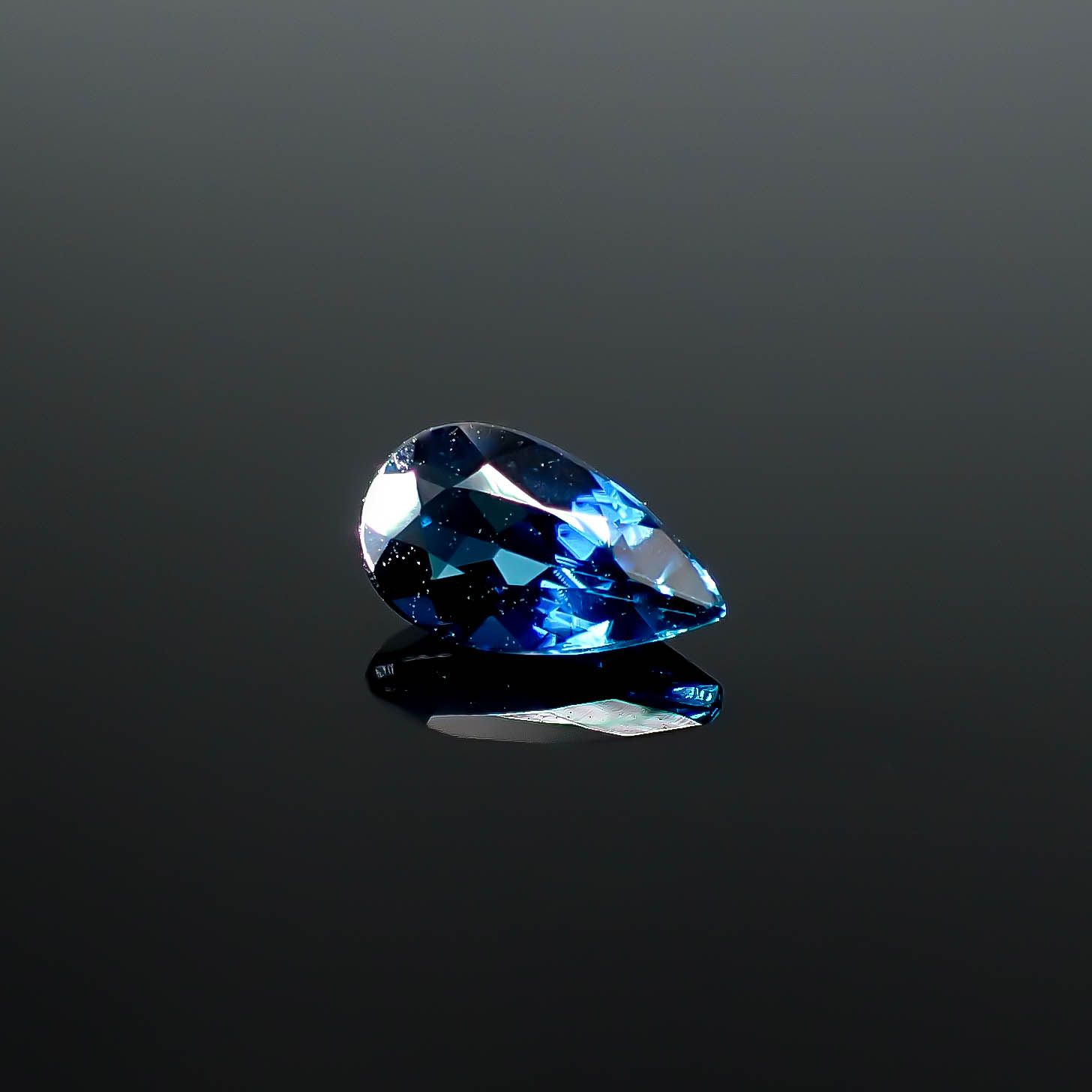 インディゴライト ブラジル産 0.46ct / 6.9x3.9mm前後 [250931097]