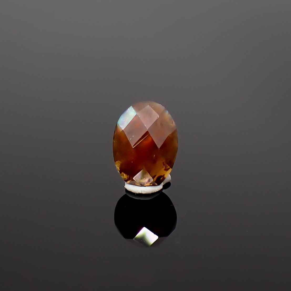 ◇チェッカーカット◇レインボーガーネット 日本・奈良県産 0.88ct / 6.8x4.9mm前後 [260432091]