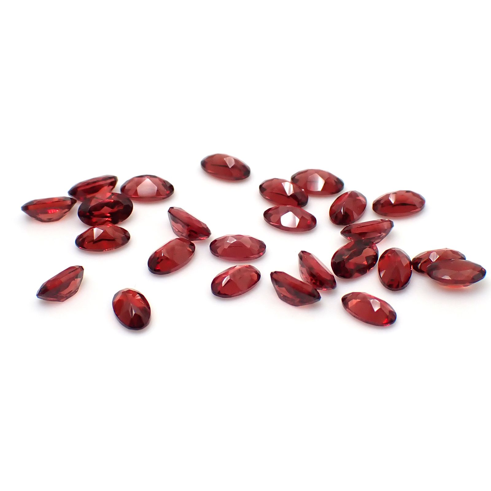 ◇ランダムセレクト◇パイロープアルマンディンガーネット モザンビーク産 約0.28ct / 5x3mm前後 [260532207-PAC]