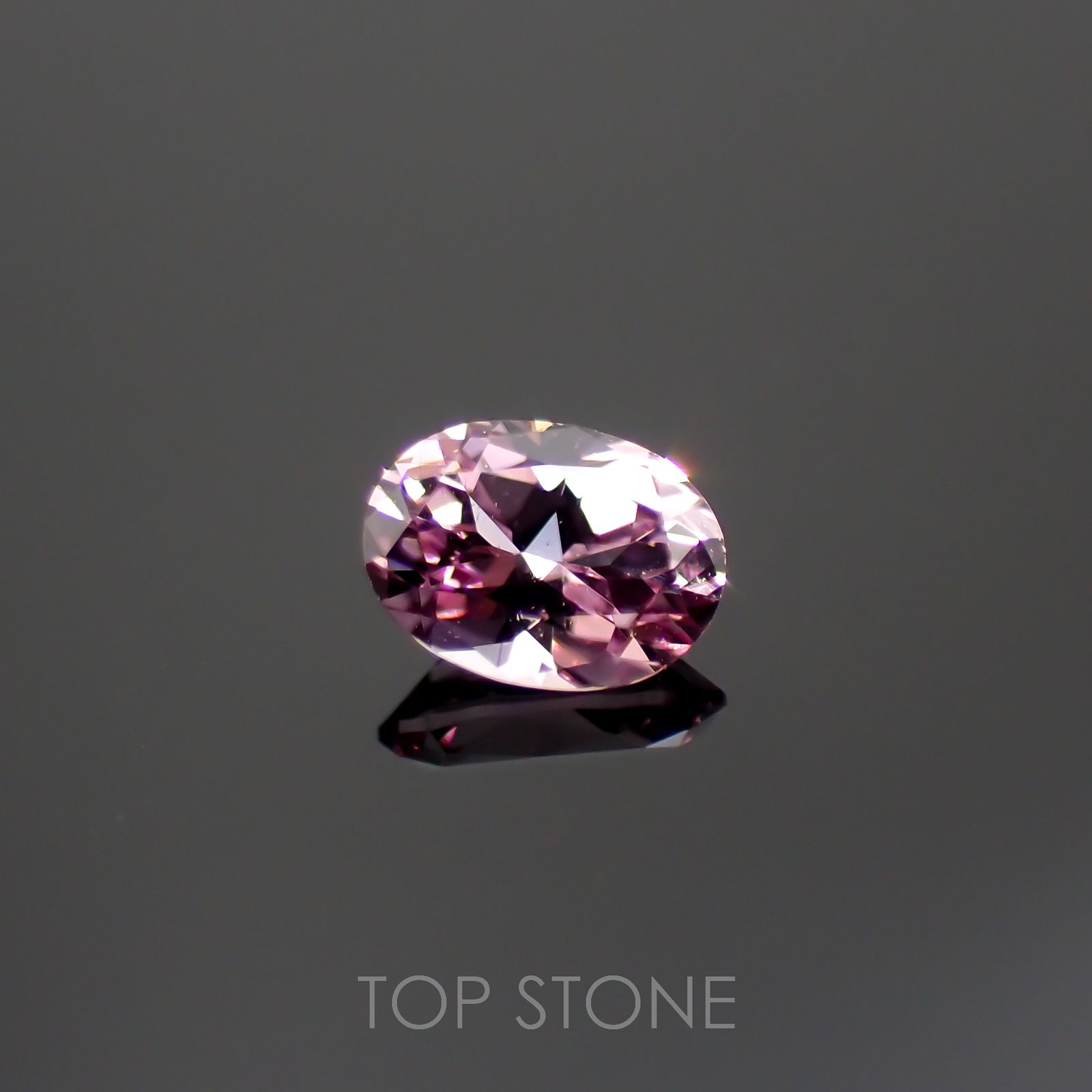 カラーシフトマラヤガーネット(宝石名ガーネット)タンザニア産 0.19ct 識別済[220616425]4x3mm前後