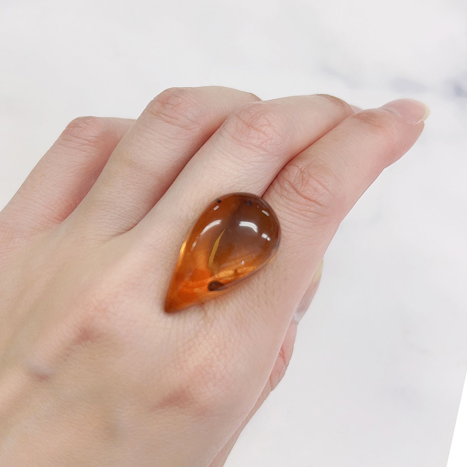 虫入り琥珀 コロンビア産 12.02ct [221018555]28.9x16.6mm前後
