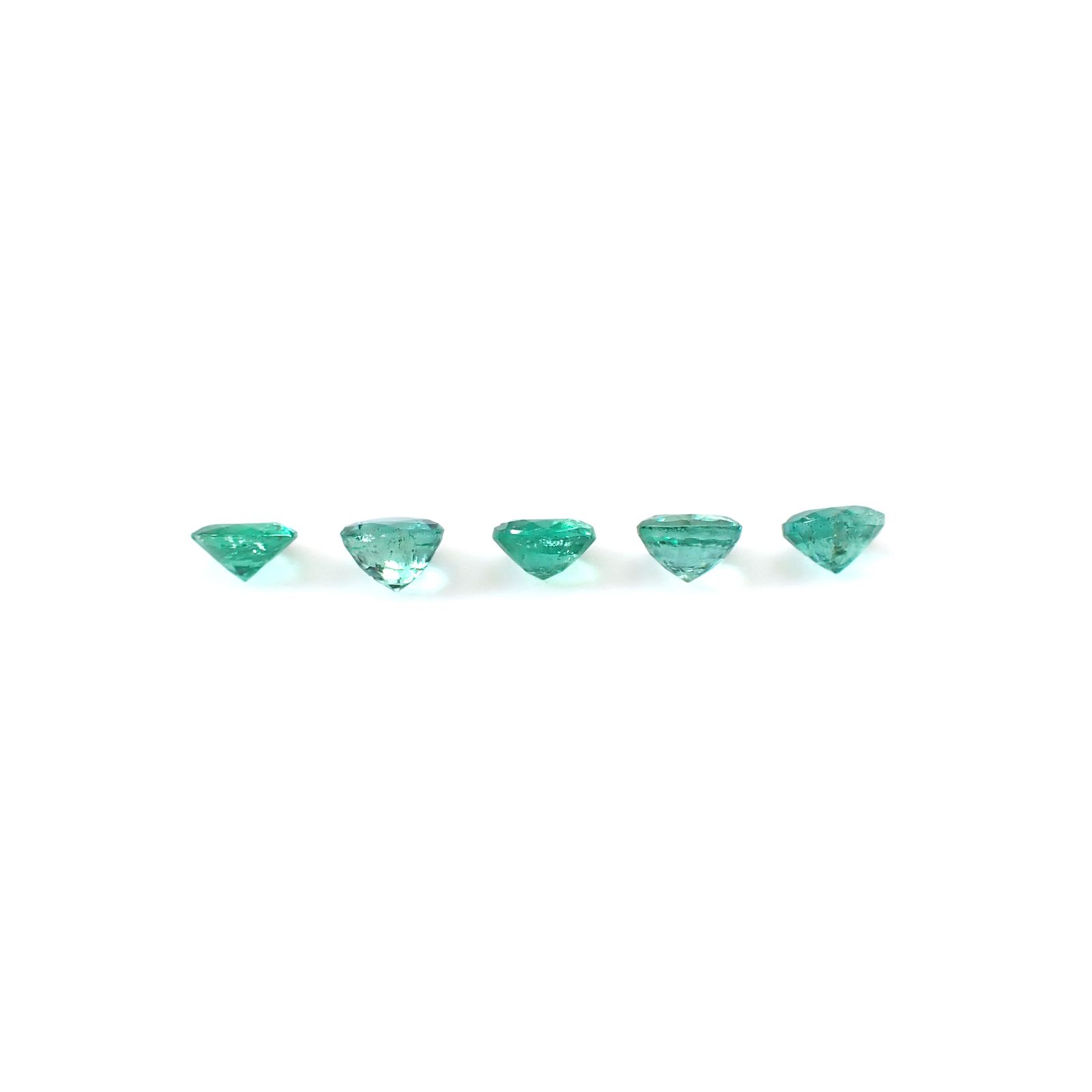 <ランダムセレクト1個販売> エメラルド ラウンドカット  コロンビア産 約0.09ct / 3x3mm前後 [20096075]