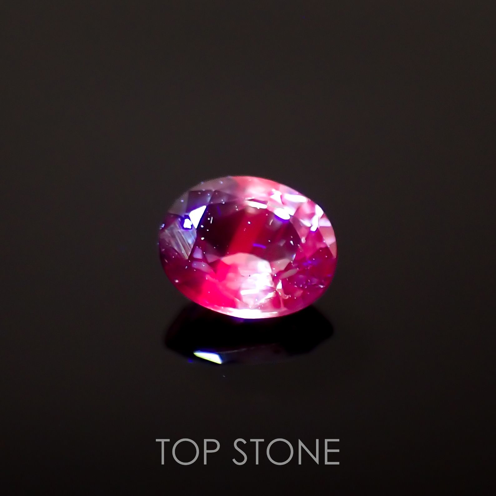 バイカラーサファイア(宝石名サファイア)マダガスカル/タンザニア産 0.28ct 識別済[230320906]4.1x3.4mm前後