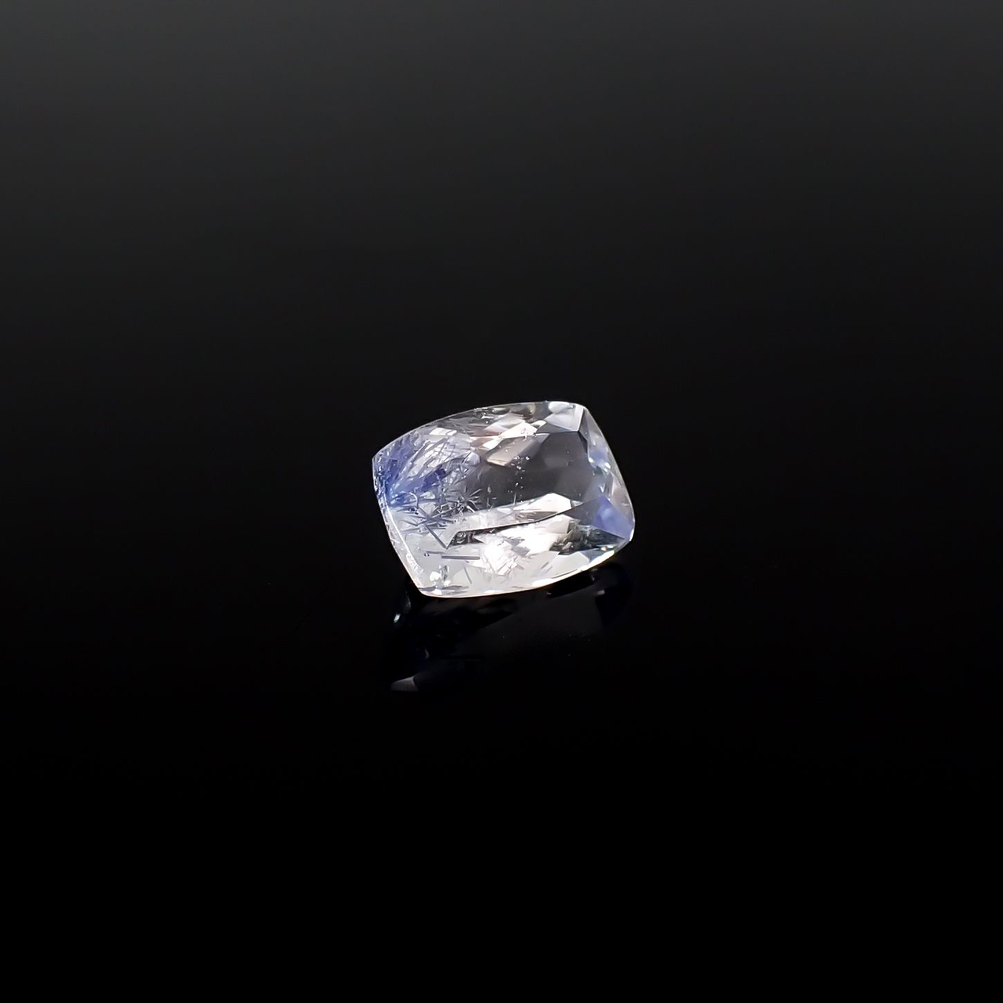 デュモルチェライトインクォーツ ブラジル産 0.89ct / 7.1x5.1mm前後 [260331854]