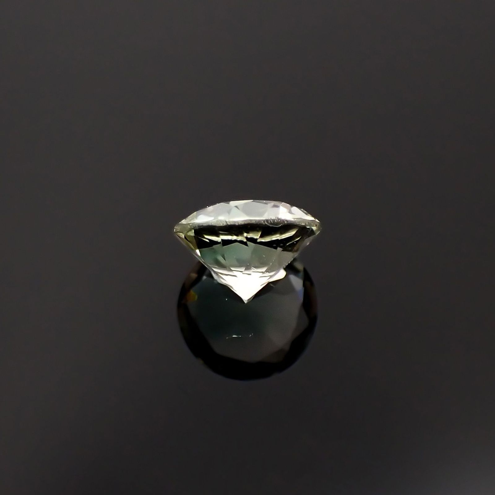 バイカラーオレゴンサンストーン アメリカ・オレゴン州産 0.65ct / 5.9x5.9mm前後 [230220682]