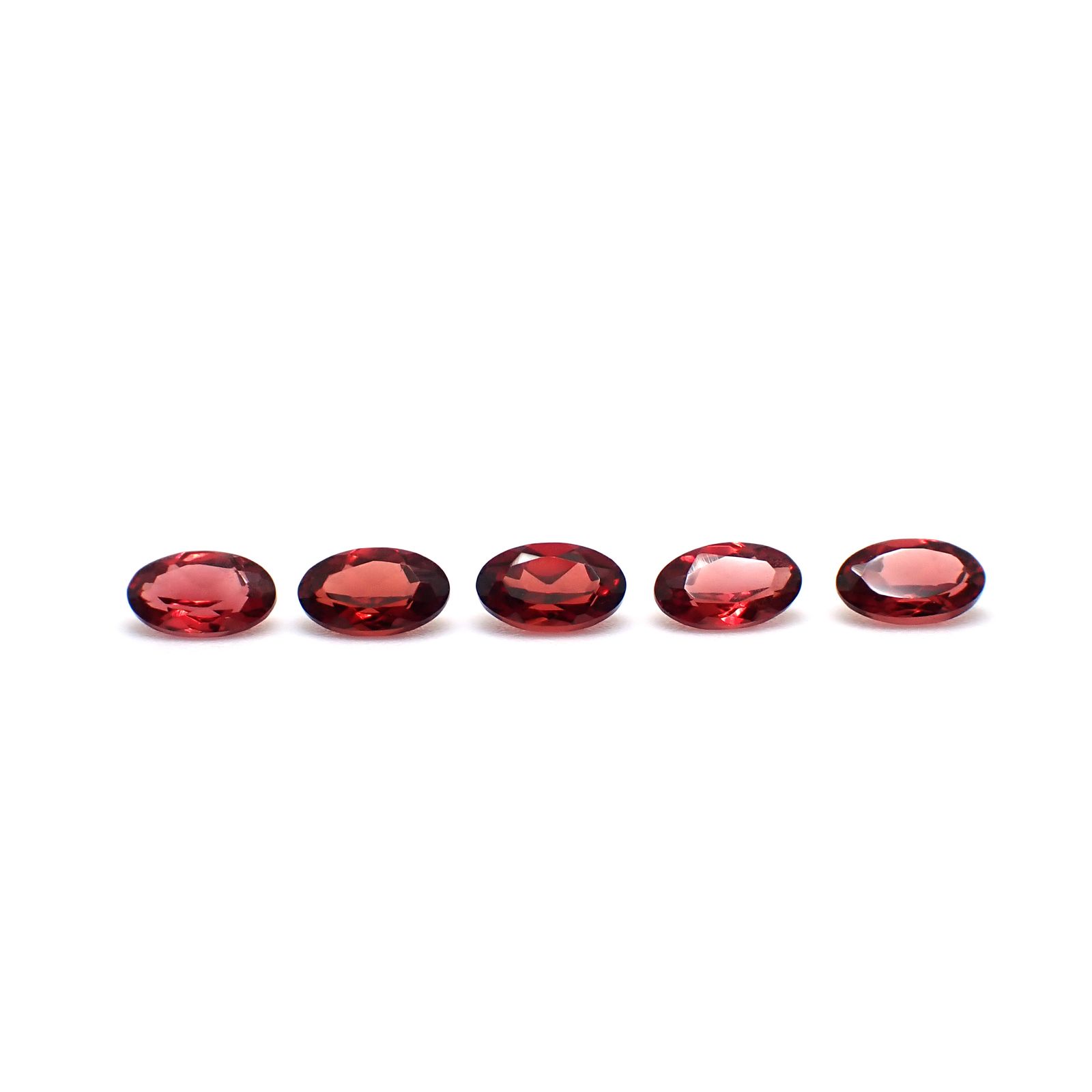 ◇ランダムセレクト◇パイロープアルマンディンガーネット モザンビーク産 約0.28ct / 5x3mm前後 [260532207-PAC]
