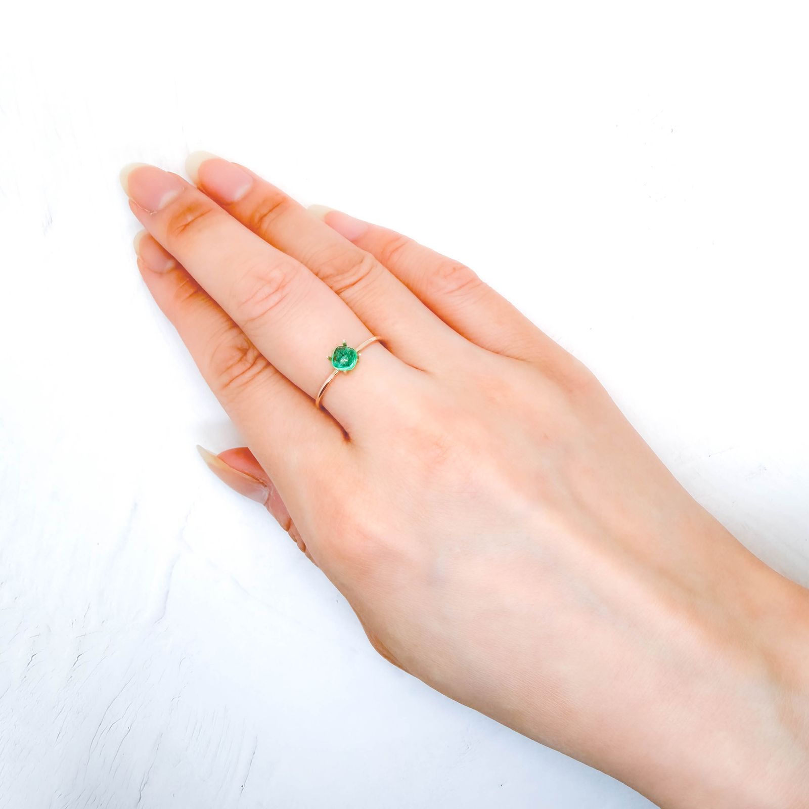 ◇シュガーローフカット◇エメラルド(宝石名エメラルド)コロンビア産 識別済 0.48ct / 4.7x4.7mm前後 [260715952]