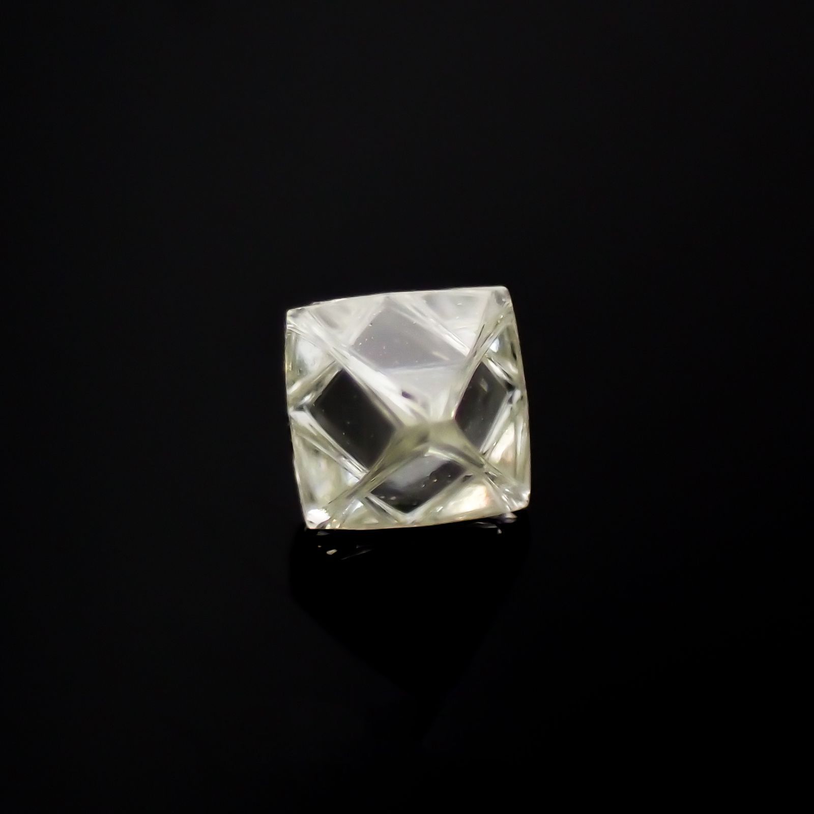 ソーヤブルダイヤモンド 原石 ロシア産 0.18ct[221219192]3.5x3.5mm前後
