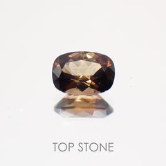 アキシナイト(宝石名アキシナイト) ロシア産 0.49ct 識別済[20063162]4.2×5.8mm前後