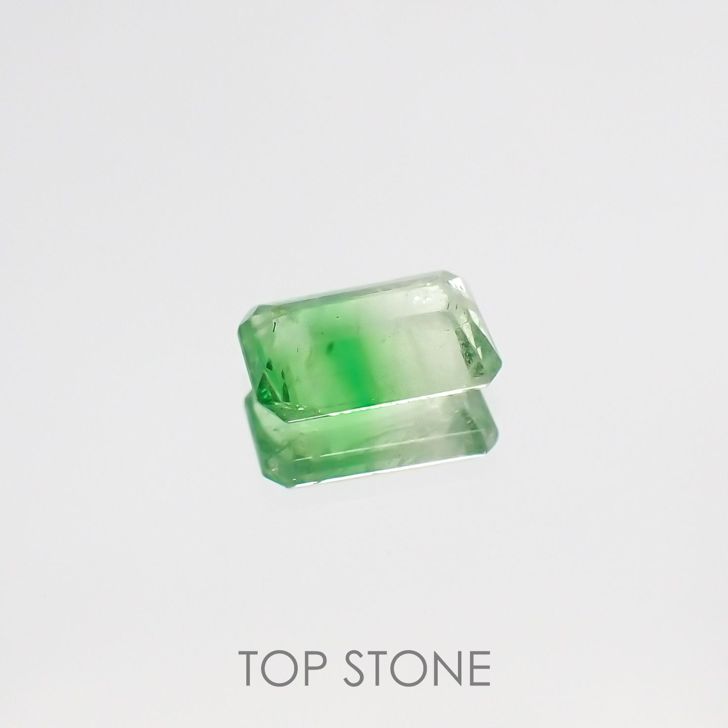 バイカラーツァボライト タンザニア産 ルース 0.56ct[210610919]5.9×3.7mm前後