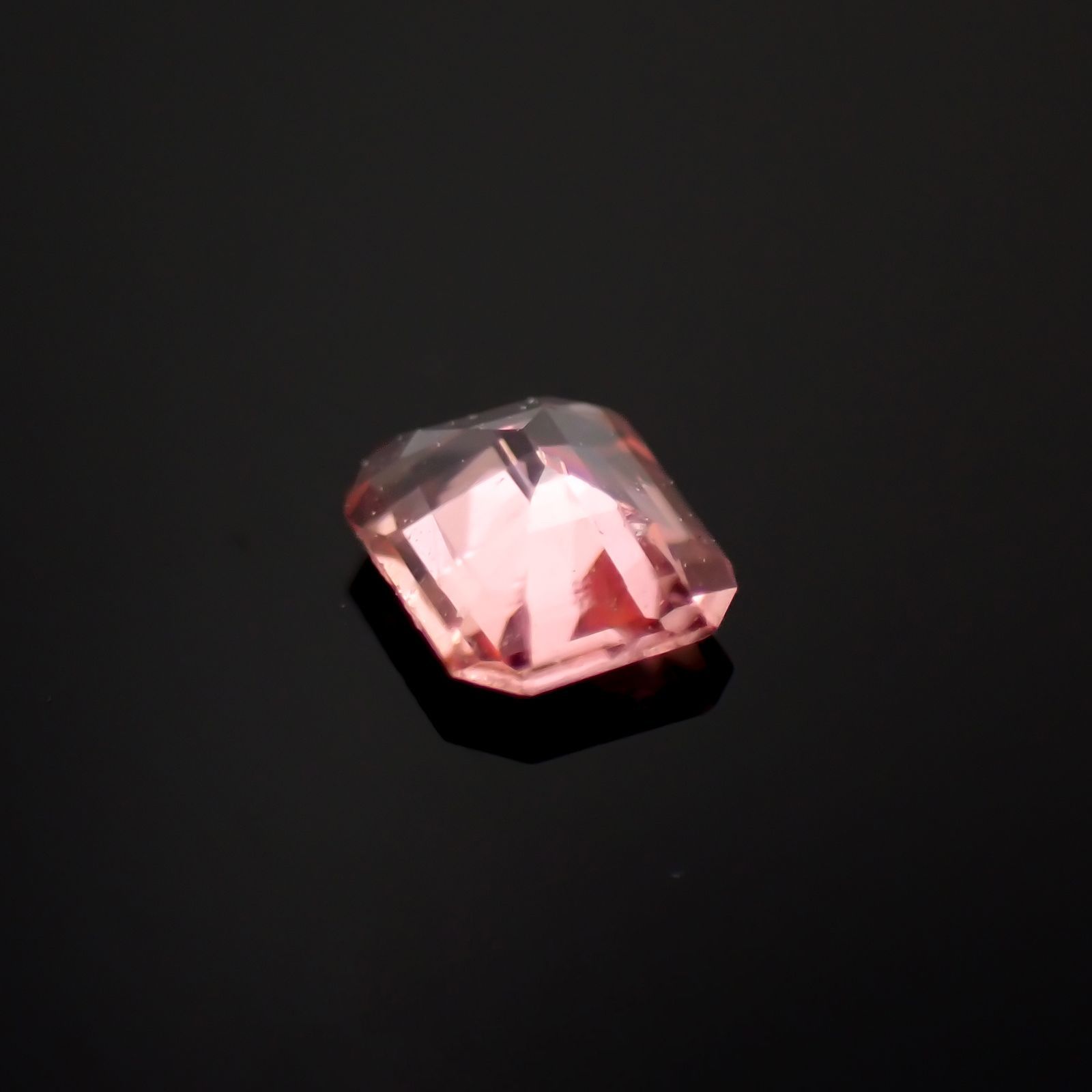 ヴェイリネナイト(宝石名ベイリネナイト)パキスタン産 0.11ct 識別済[221219288]3.2x2.6mm前後