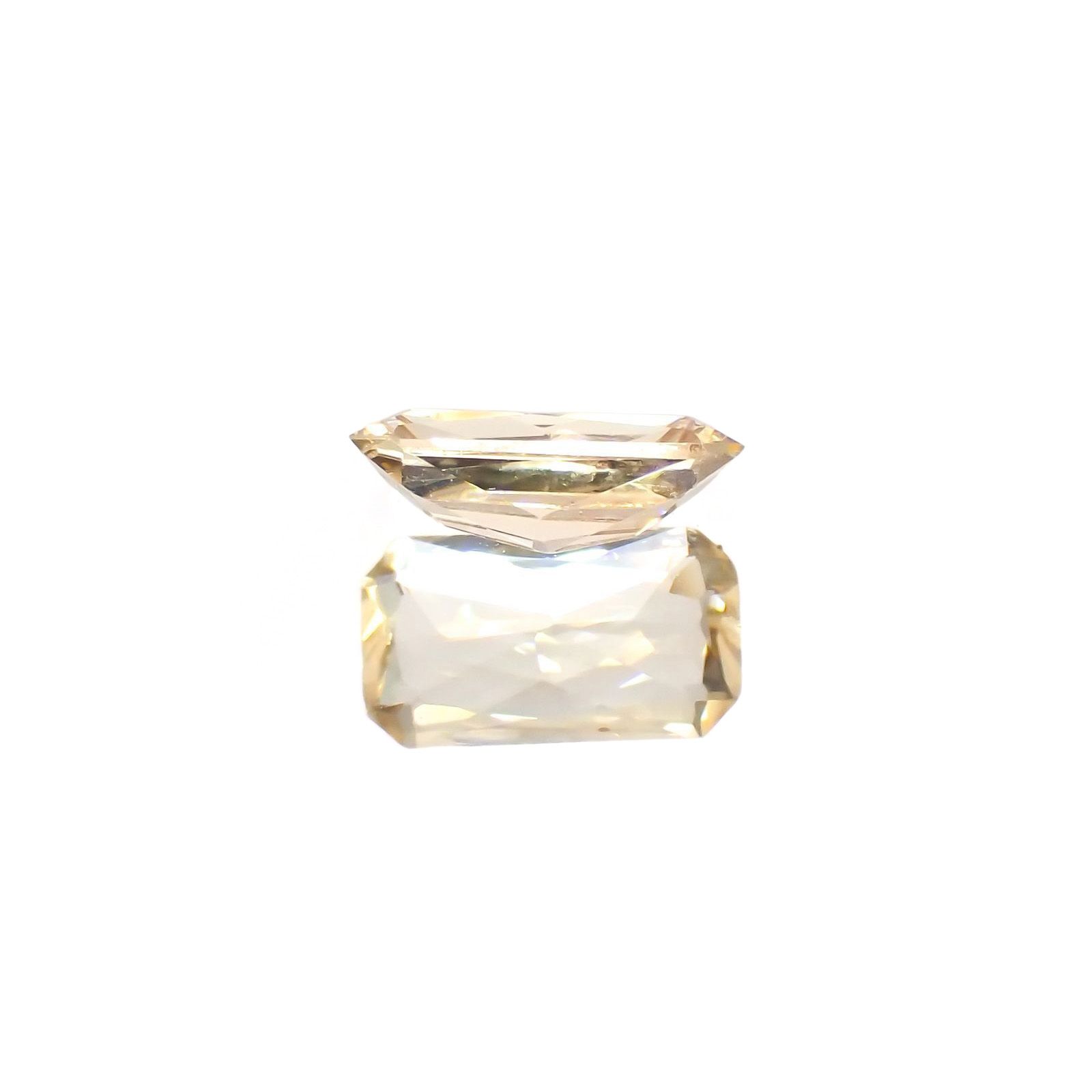 インペリアルトパーズ(宝石名トパーズ)ブラジル産 識別済 0.64ct / 7.6x4.2mm前後 [220114964]