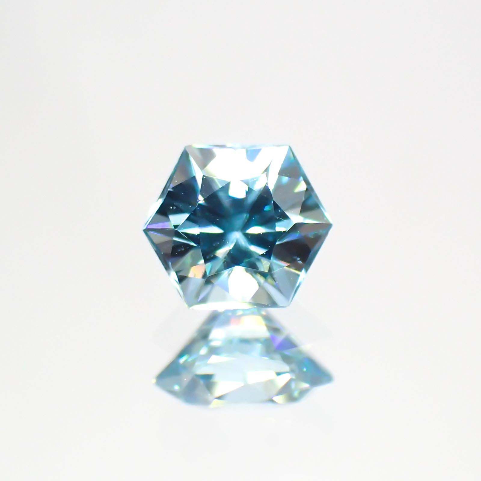 ◇ヘキサゴンカット◇ブルージルコン(宝石名ジルコン) カンボジア産 0.86ct 識別済[211013361]5×4.8mm前後