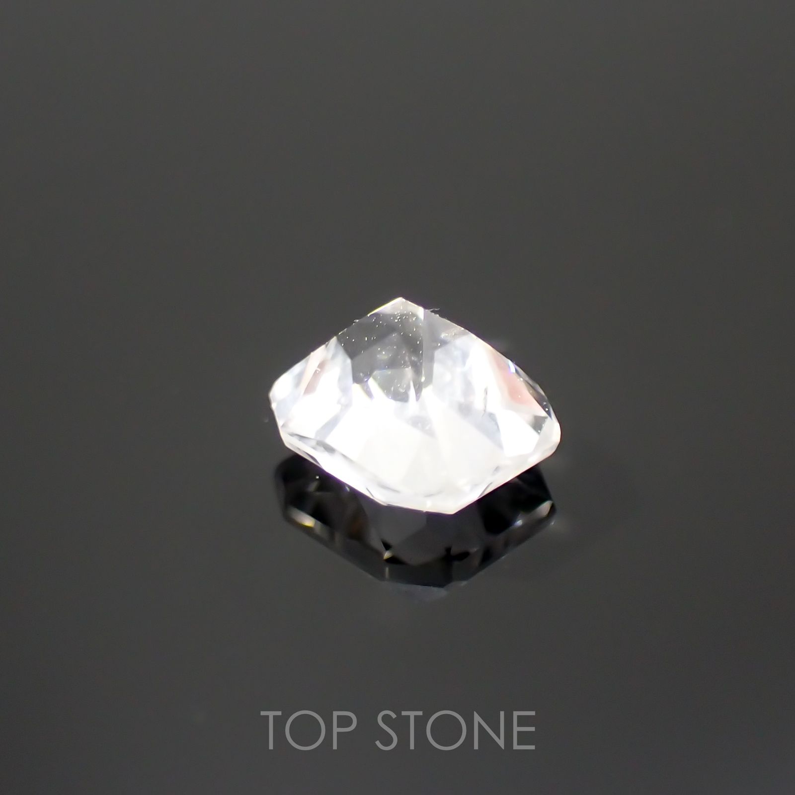 フェナカイト(宝石名フェナカイト)ブラジル産 0.46ct 識別済[220115165]4.8x4.3mm前後