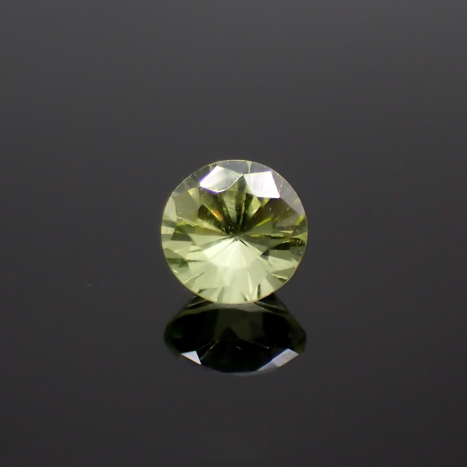 パロットクリソベリル(宝石名クリソベリル)インド産 0.35ct 識別済[220114521]3.9x3.9mm前後