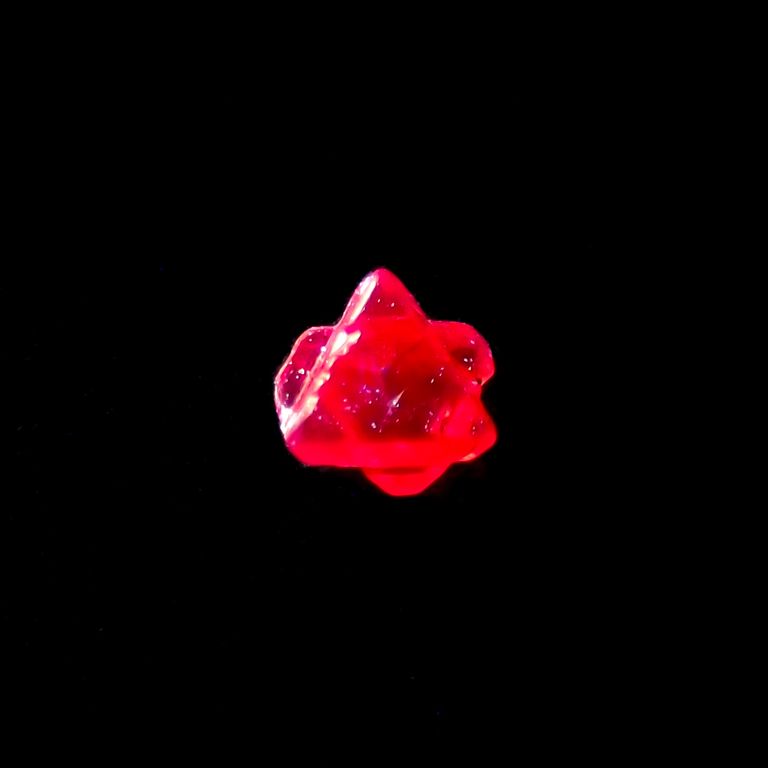 長波365(ライト)の照射で変色