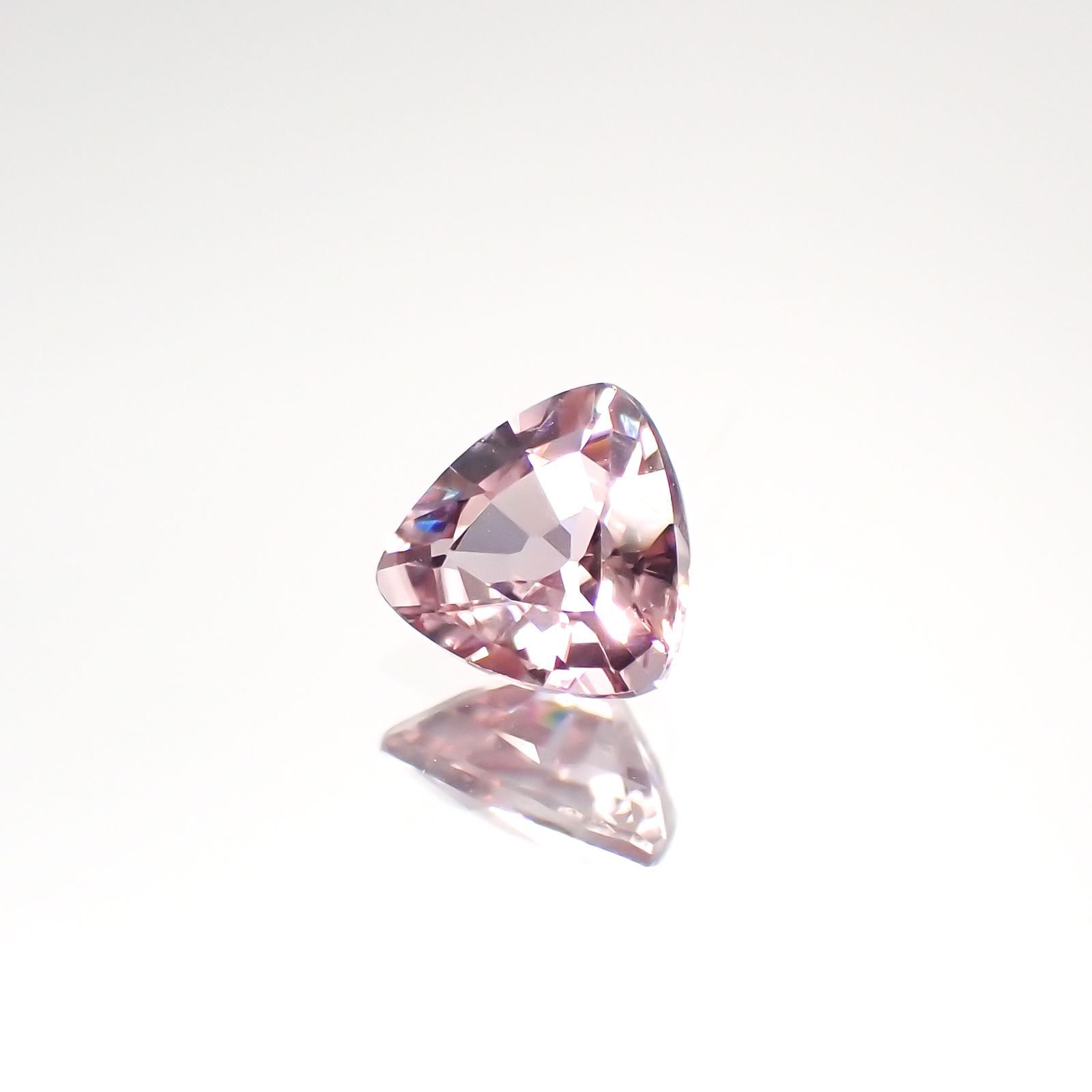 ピンクダイアスポア(宝石名ダイアスポア) アフガニスタン産 0.51ct 識別済[210912429]5.1×5.2mm前後
