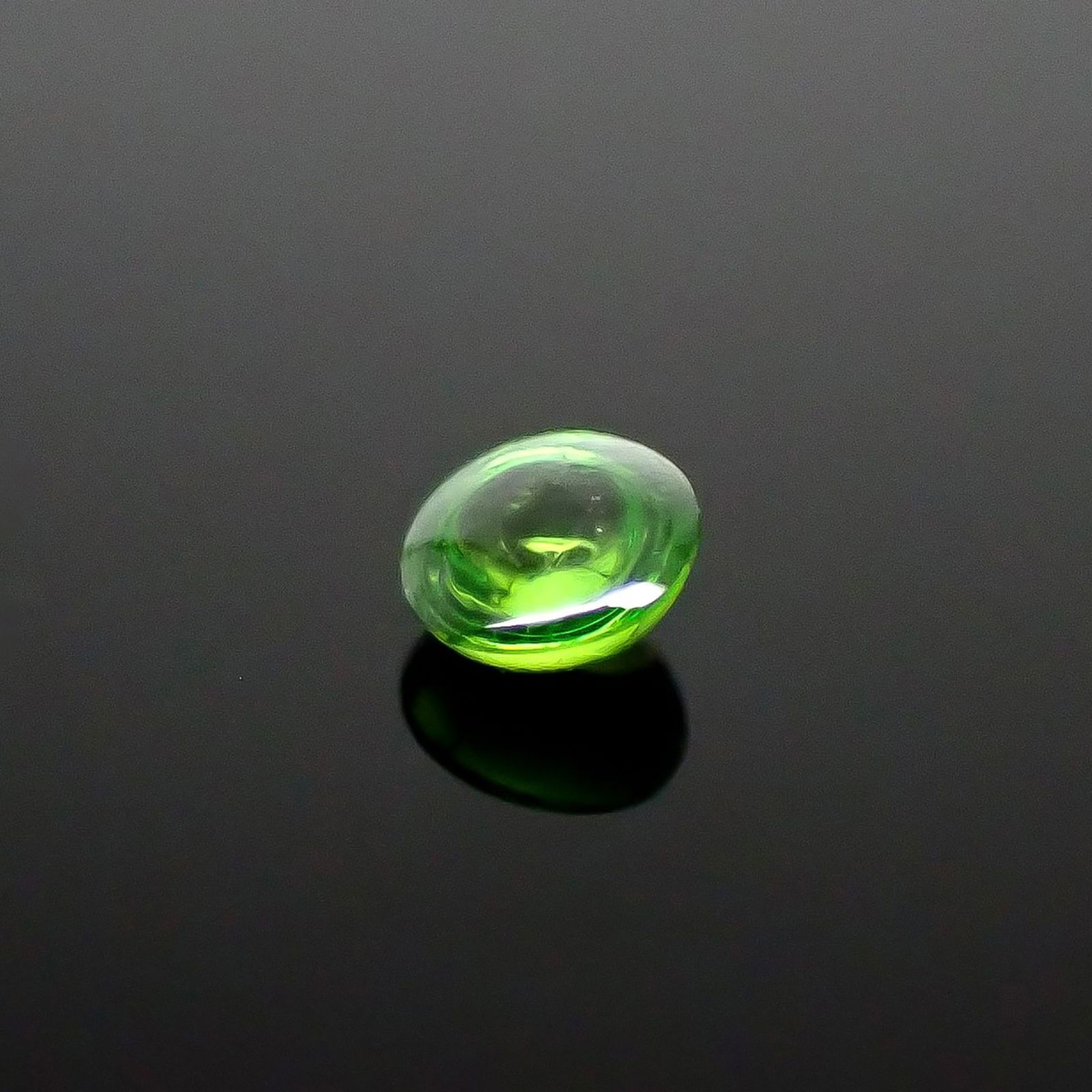 デマントイドガーネット ロシア産 0.044ct / 2.1x2.1mm前後 [260628247]