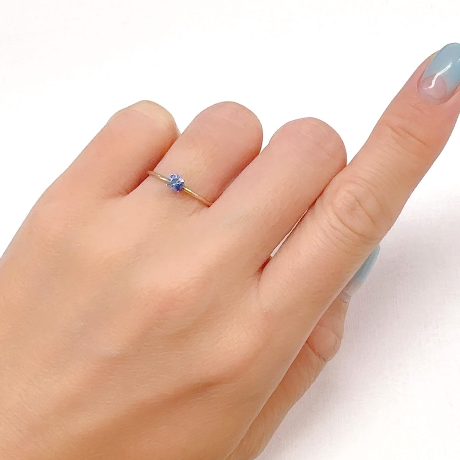 アイスブルーサファイア スリランカ産 0.26ct[240828659]3.7x3.7mm前後