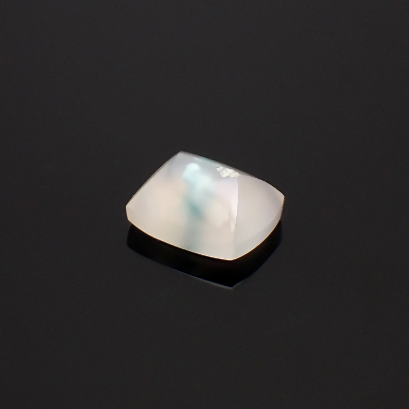 コッパークリソコラインカルセドニー インドネシア産 4.77ct / 11.2x9.9mm前後 [260932795]
