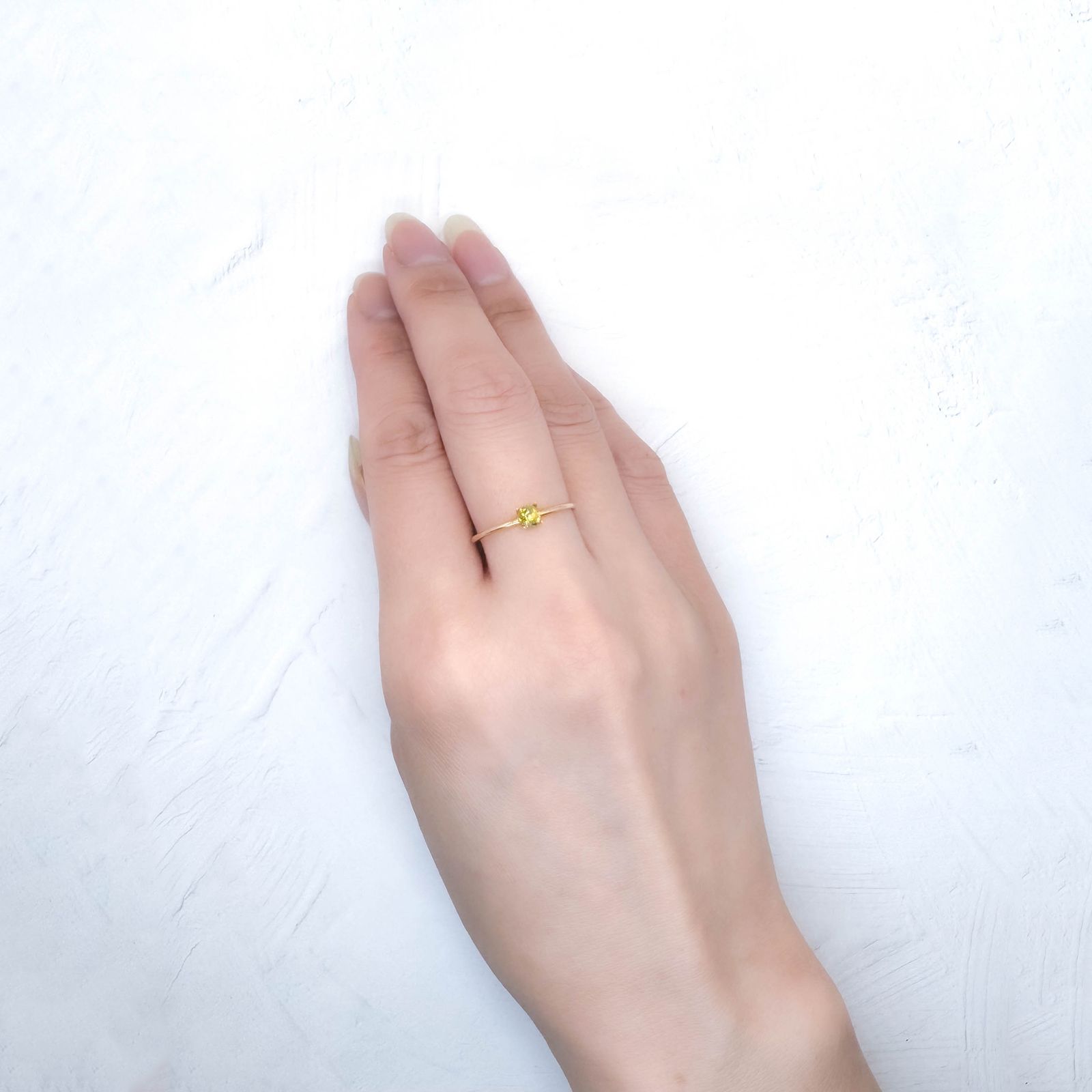 バイカラーサファイア スリランカ/マダガスカル産 0.24ct / 3.5x3.5mm前後 [250931134]