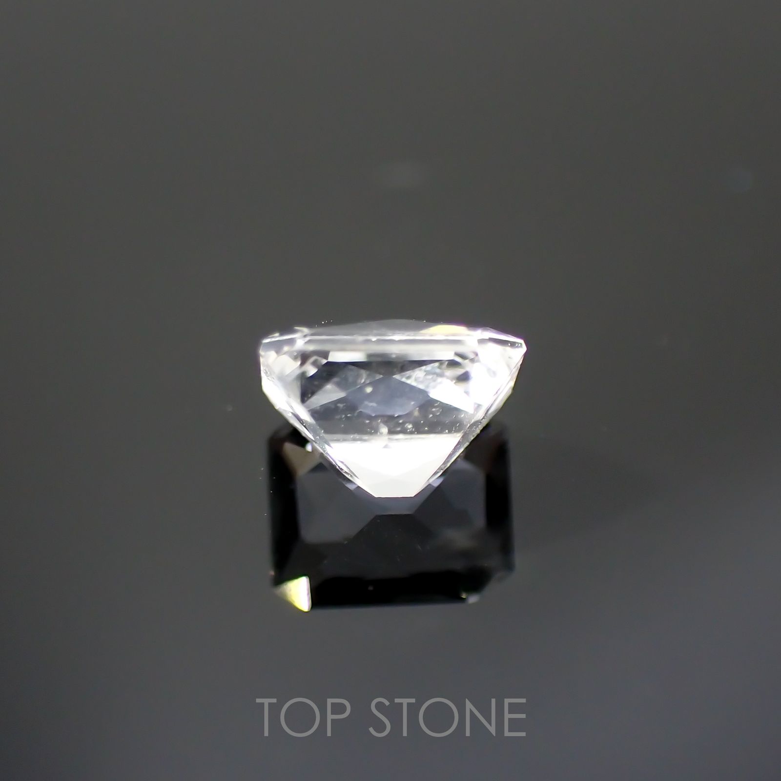 フェナカイト(宝石名フェナカイト)ブラジル産 0.48ct 識別済[220115164]5x4.1mm前後