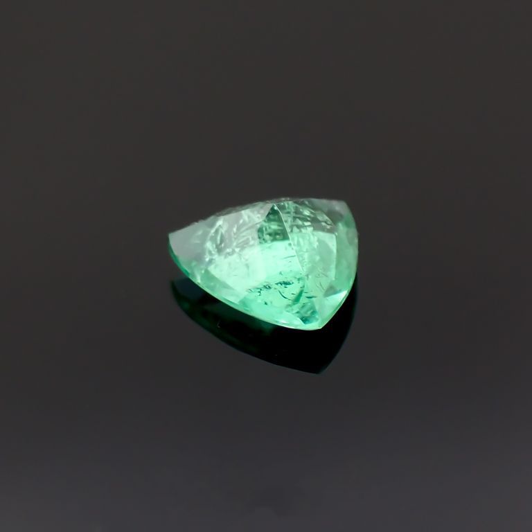 パライバトルマリン(宝石名トルマリン/別名パライバ・トルマリン)ブラジル・パライバ州バターリャ鉱山産 0.29ct 識別済[221018808]4.6x5mm前後