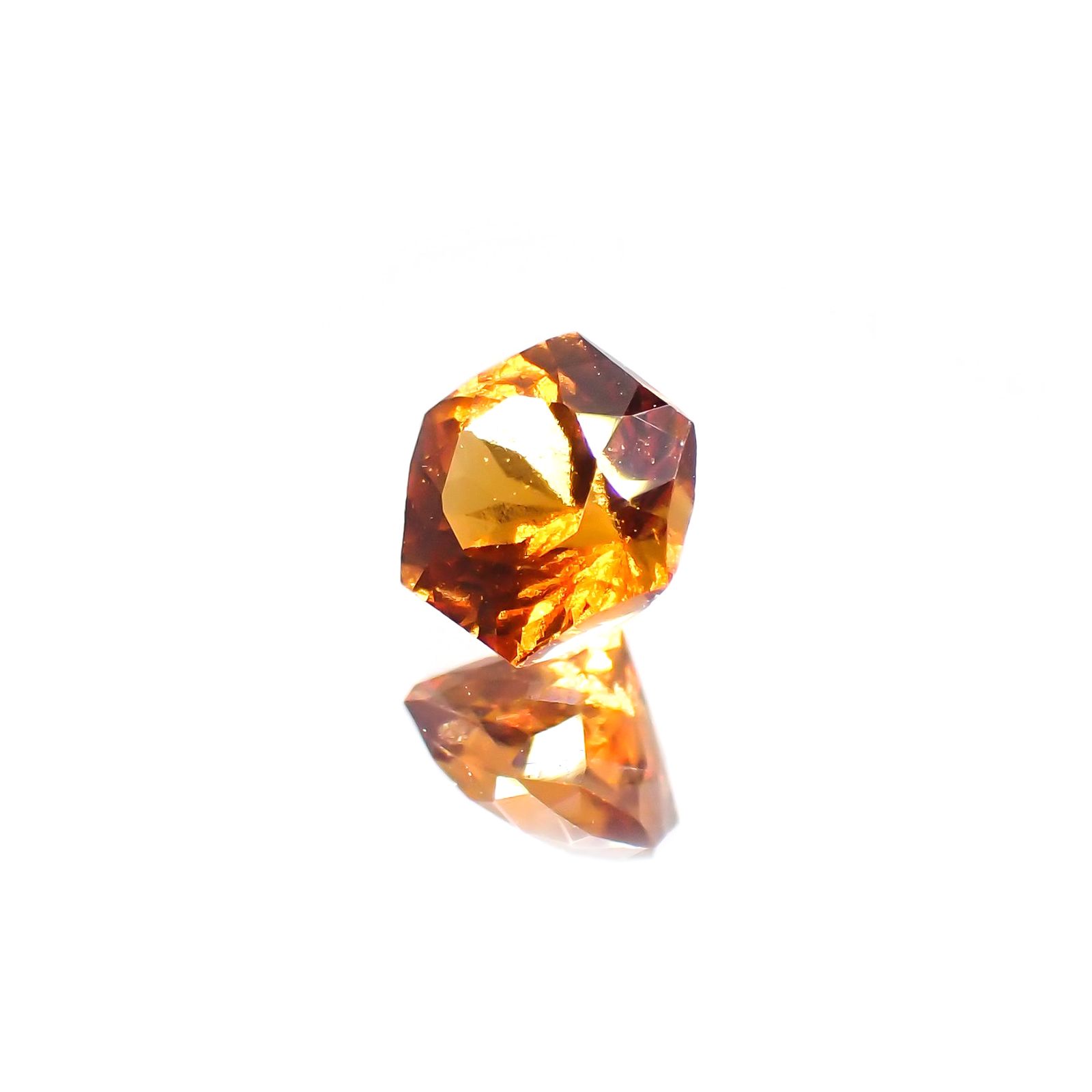 ◇ヘキサゴンカット◇ヘソナイトガーネット(宝石名ガーネット) スリランカ産 0.72ct 識別済[210912691]5×4.9mm前後