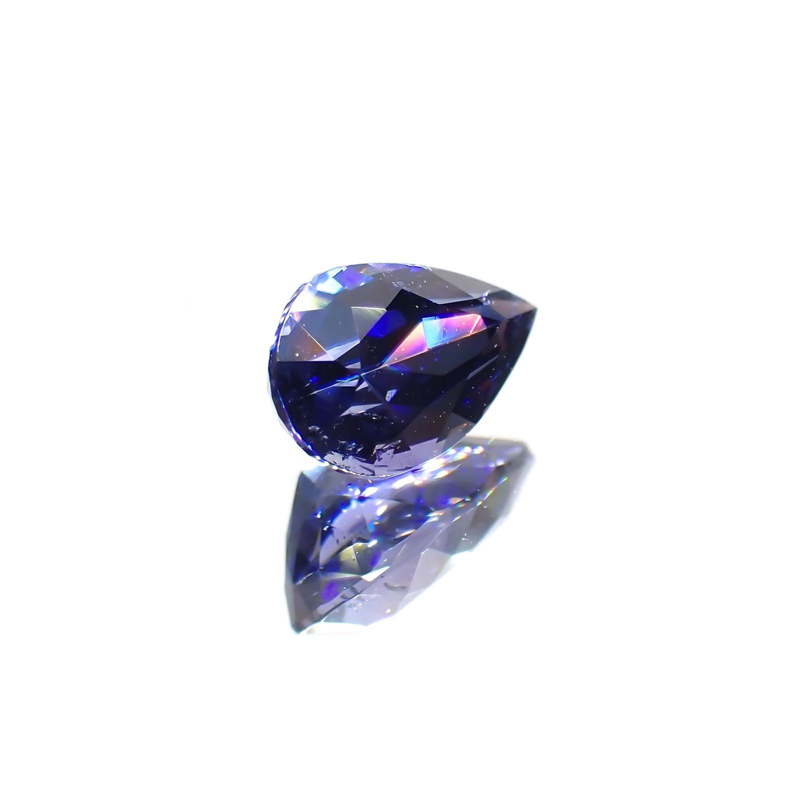 ベニトアイト(宝石名ベニトアイト) アメリカ・カリフォルニア州産 ソ付(彩珠) 1.435ct / 8.1x5.5mm前後 [20052504]