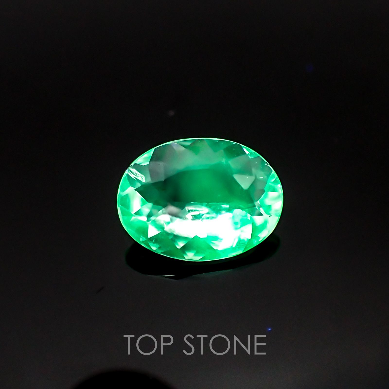 ハイアライトオパール メキシコ産 ルース 1.3ct[21058258]9.6×7.3mm前後