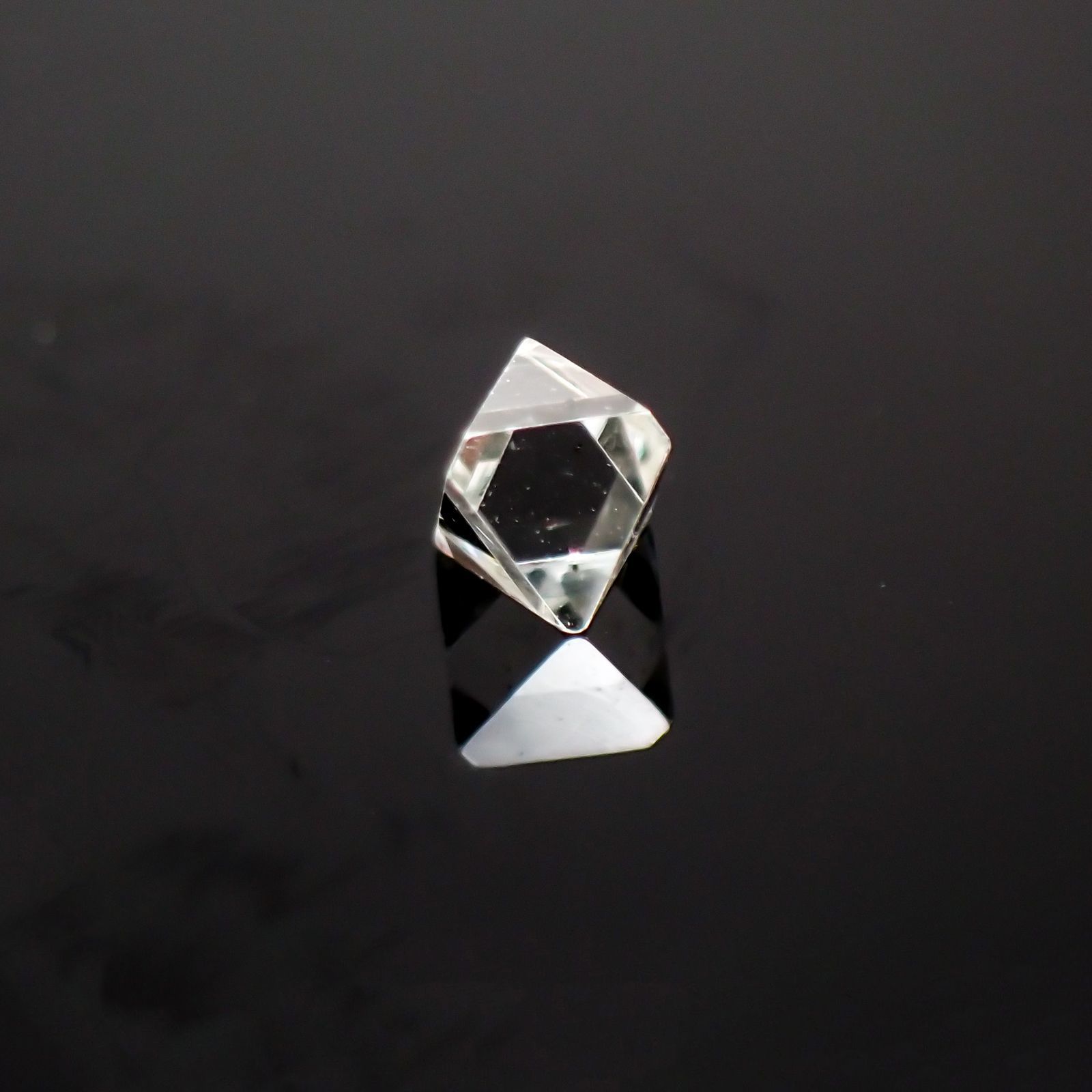 ソーヤブルダイヤモンド 原石 ロシア産 ルース 0.079ct[210410547]2.8×2.7mm前後