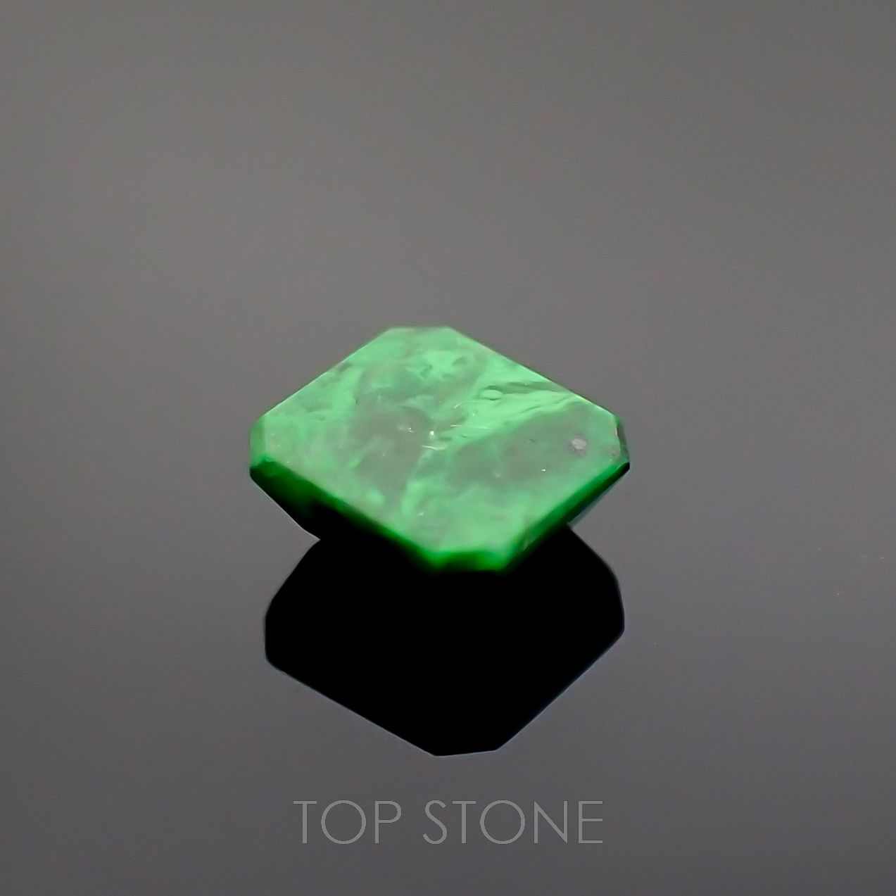 モーシッシ ビルマ産 0.69ct[220918032]5.5x5.2mm前後