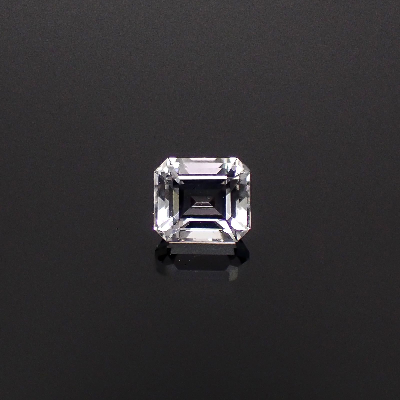 フェナカイト ロシア産 0.73ct / 5.3x4.7mm前後 [260231712]