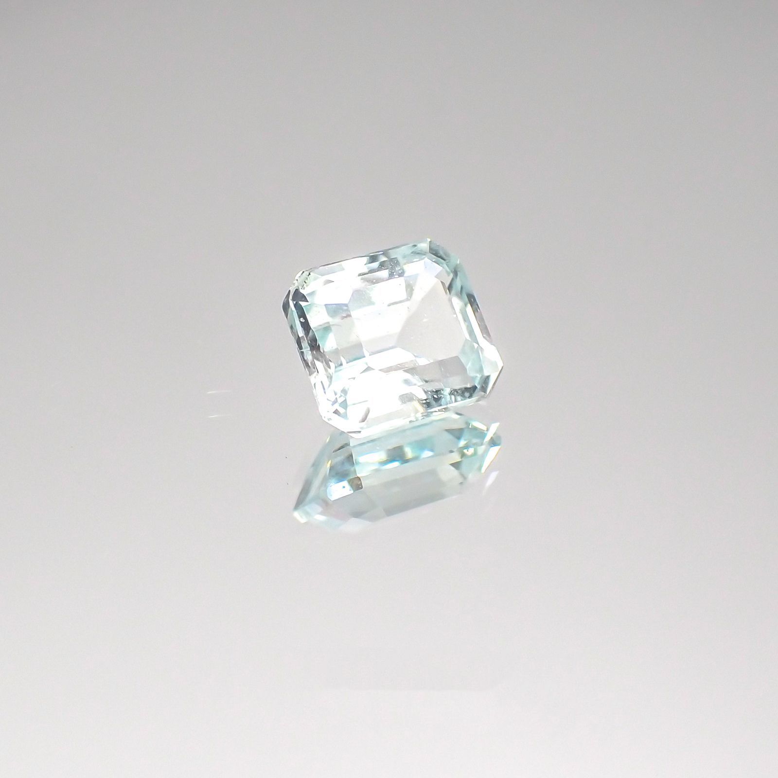 アンブリゴナイト/モンテブラサイト(宝石名モンテブラサイト)マダガスカル産 1.146ct ソ付(日独)[231124100]6.5x5.8mm前後