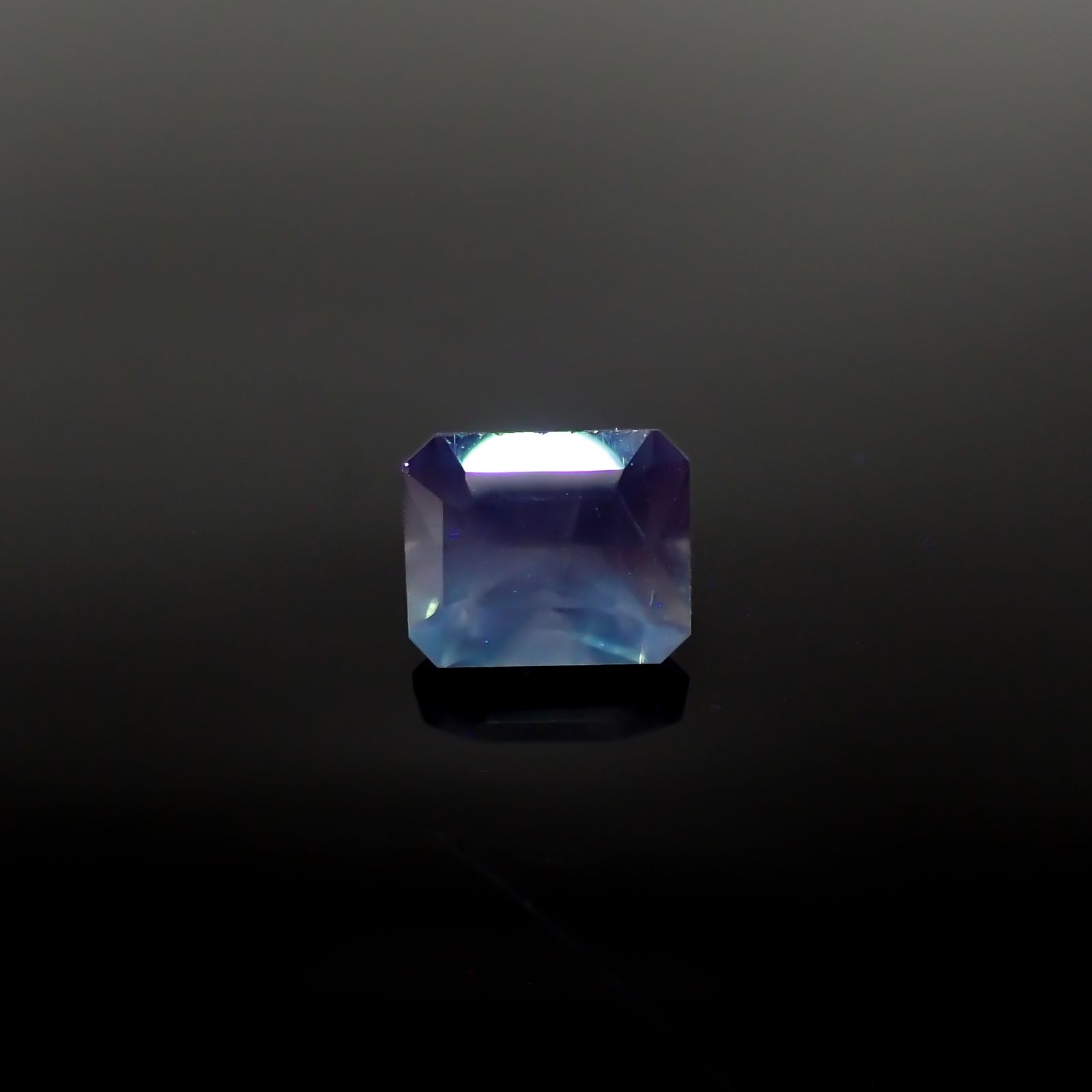 アパタイト フルオレッセンス ジンバブエ産 3.20ct[240527578]9.3x7.6mm前後