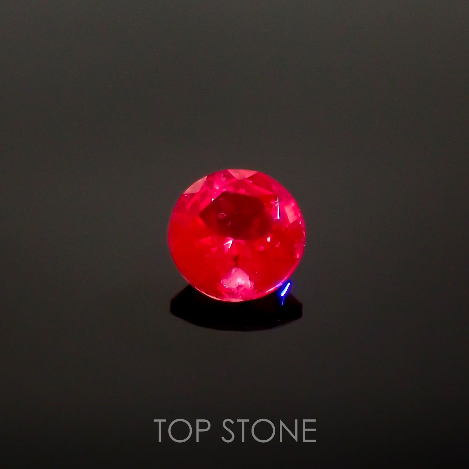 ホットピンクスピネル(宝石名ピンク・スピネル) タンザニア産 0.31ct 識別済[210812592]4.1×4.1mm前後