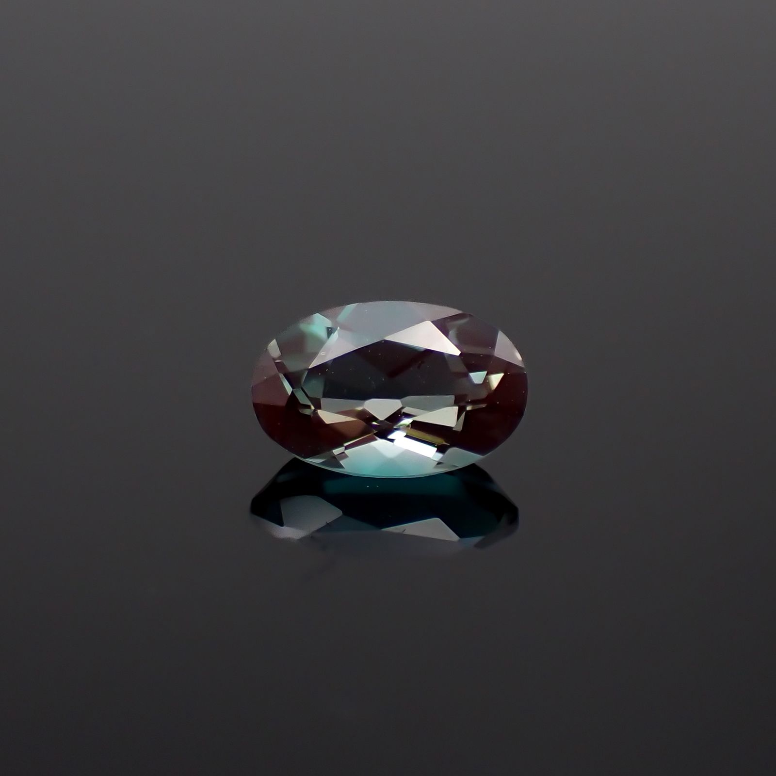カラーチェンジアンデシン モンゴル産 0.40ct[231023557]6.1x3.9mm前後