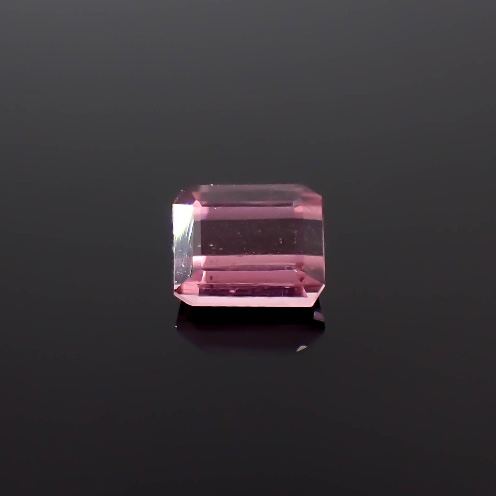 パープルトルマリン アフガニスタン産 0.84ct / 5.7x4.8mm前後 [251131314]