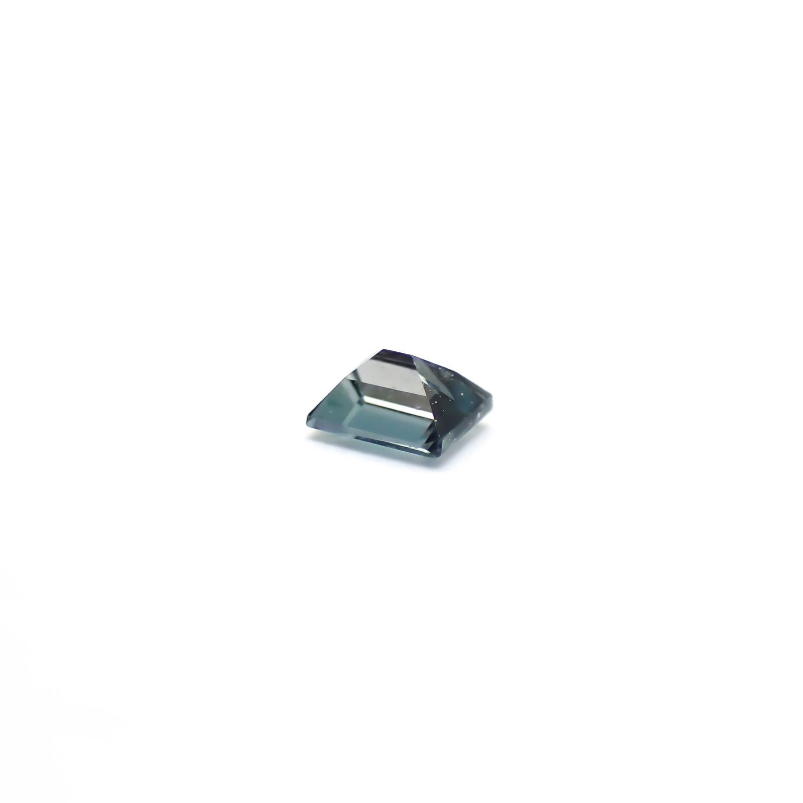 サファリン スリランカ産 0.12ct / 3x2.4mm前後 [260432054]