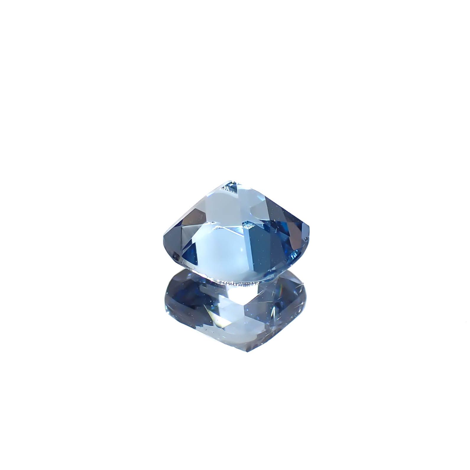 タトゥーアクアマリン ブラジル・ミナスジェライス州タトゥー鉱山産 0.71ct[240929125]5.7x5.4mm前後
