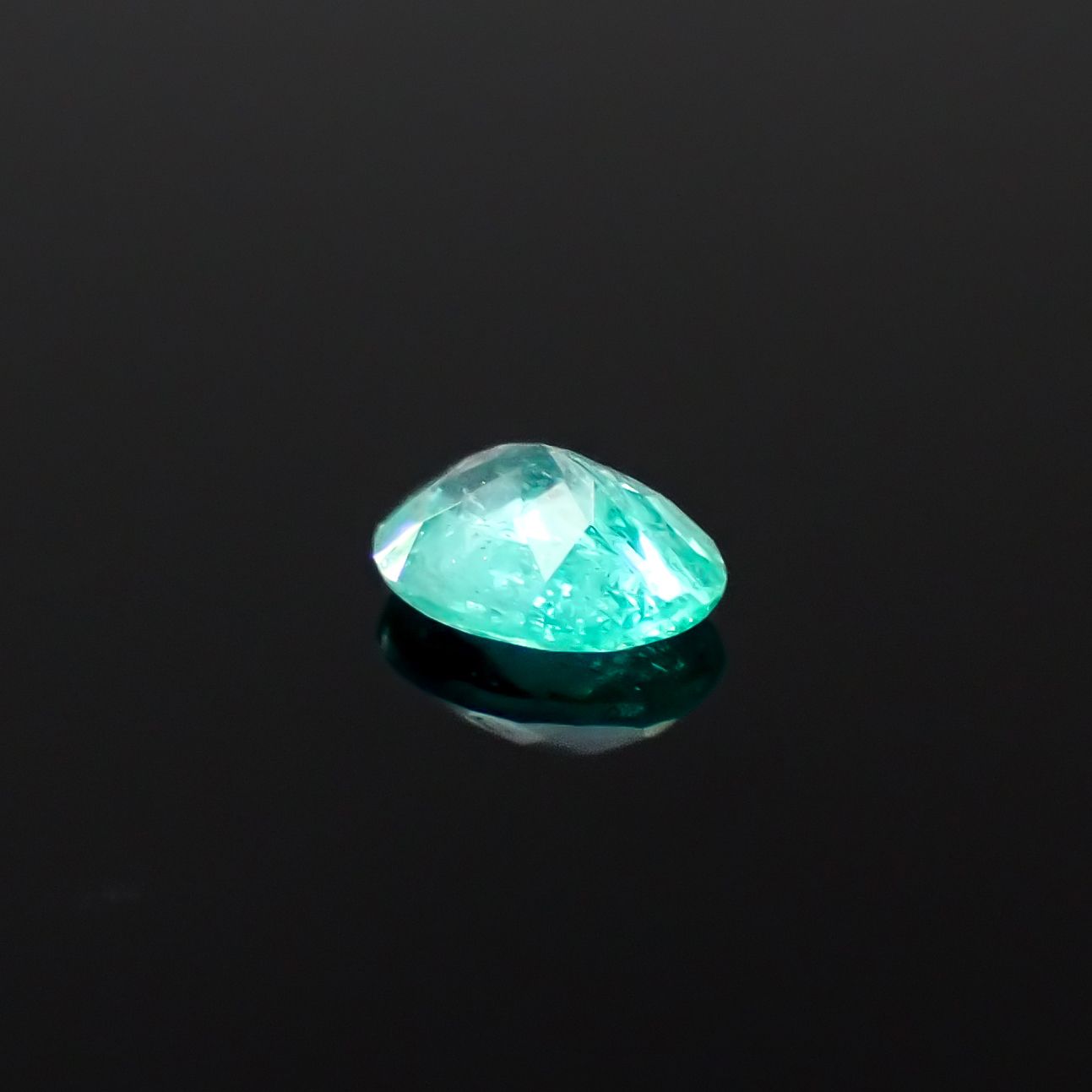 パライバトルマリン ブラジル・パライバ州バターリャ鉱山産 0.17ct[240928739]4.1x3.2mm前後