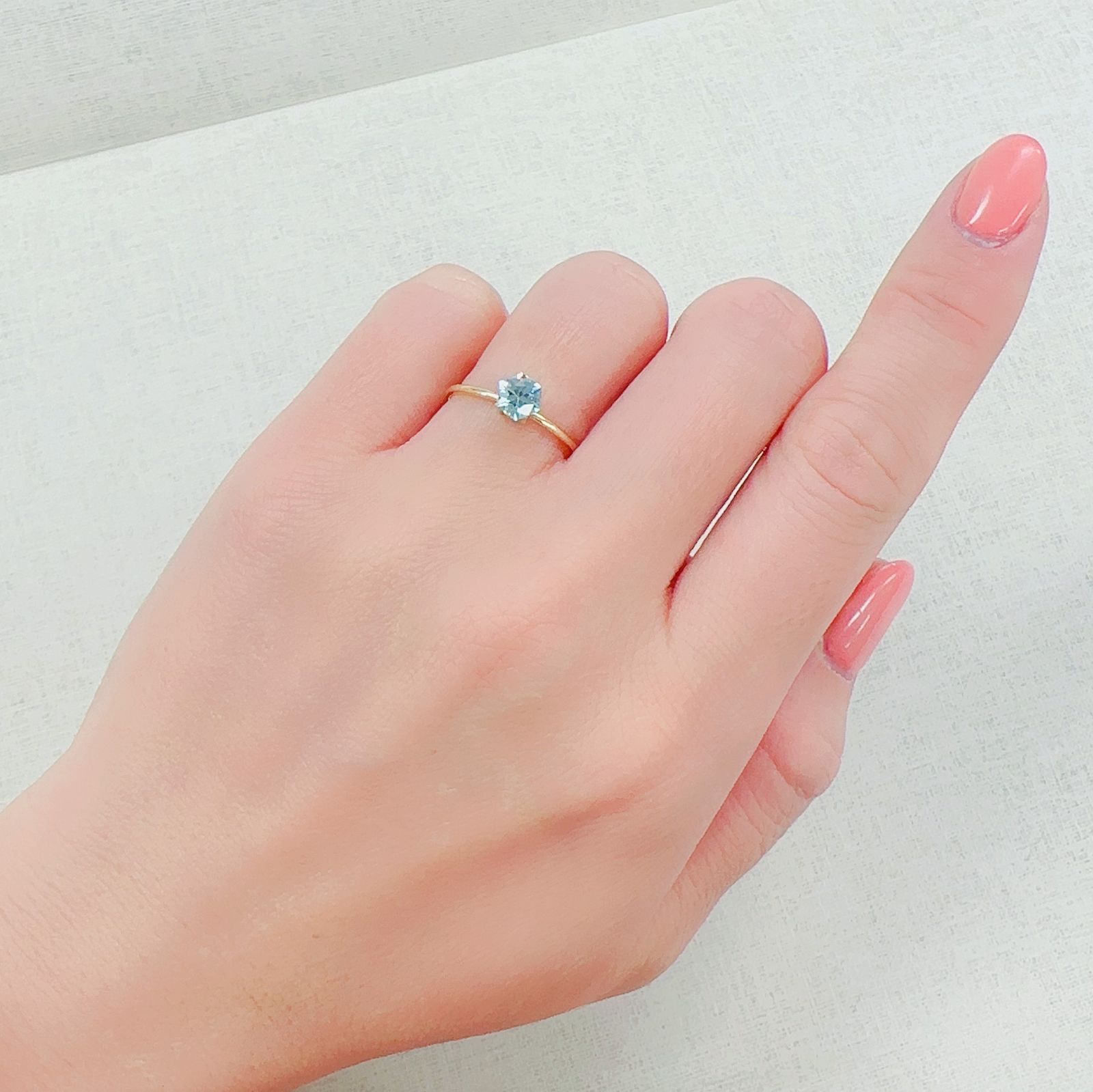 ◇ヘキサゴンカット◇アイスブルージルコン(宝石名ジルコン)カンボジア産 0.80ct 識別済[230320857]4.9x4.7mm前後