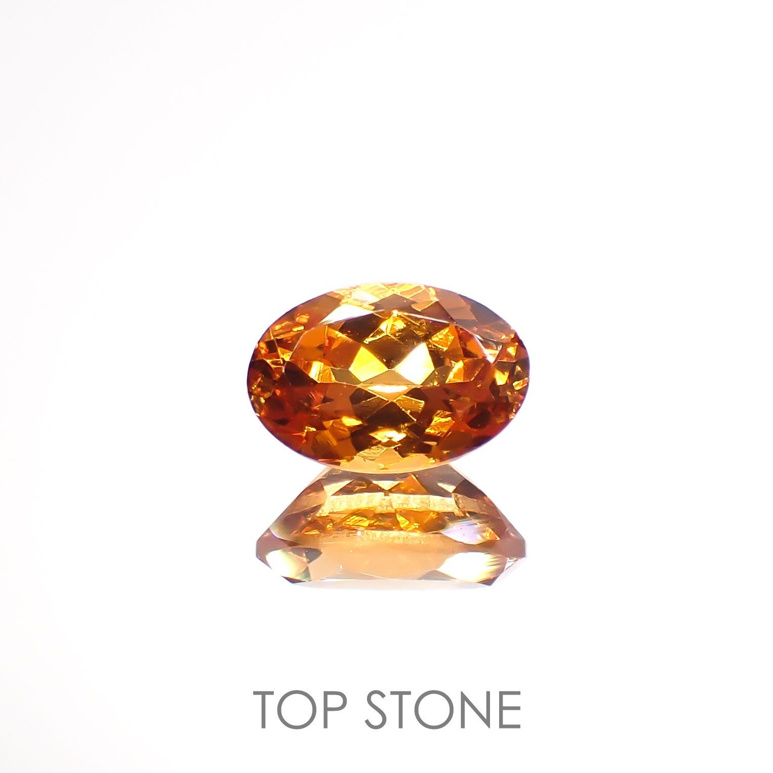 スペサルティンガーネット(宝石名ガーネット)タンザニア産 0.72ct 識別済[220817549]6.1x4.1mm前後