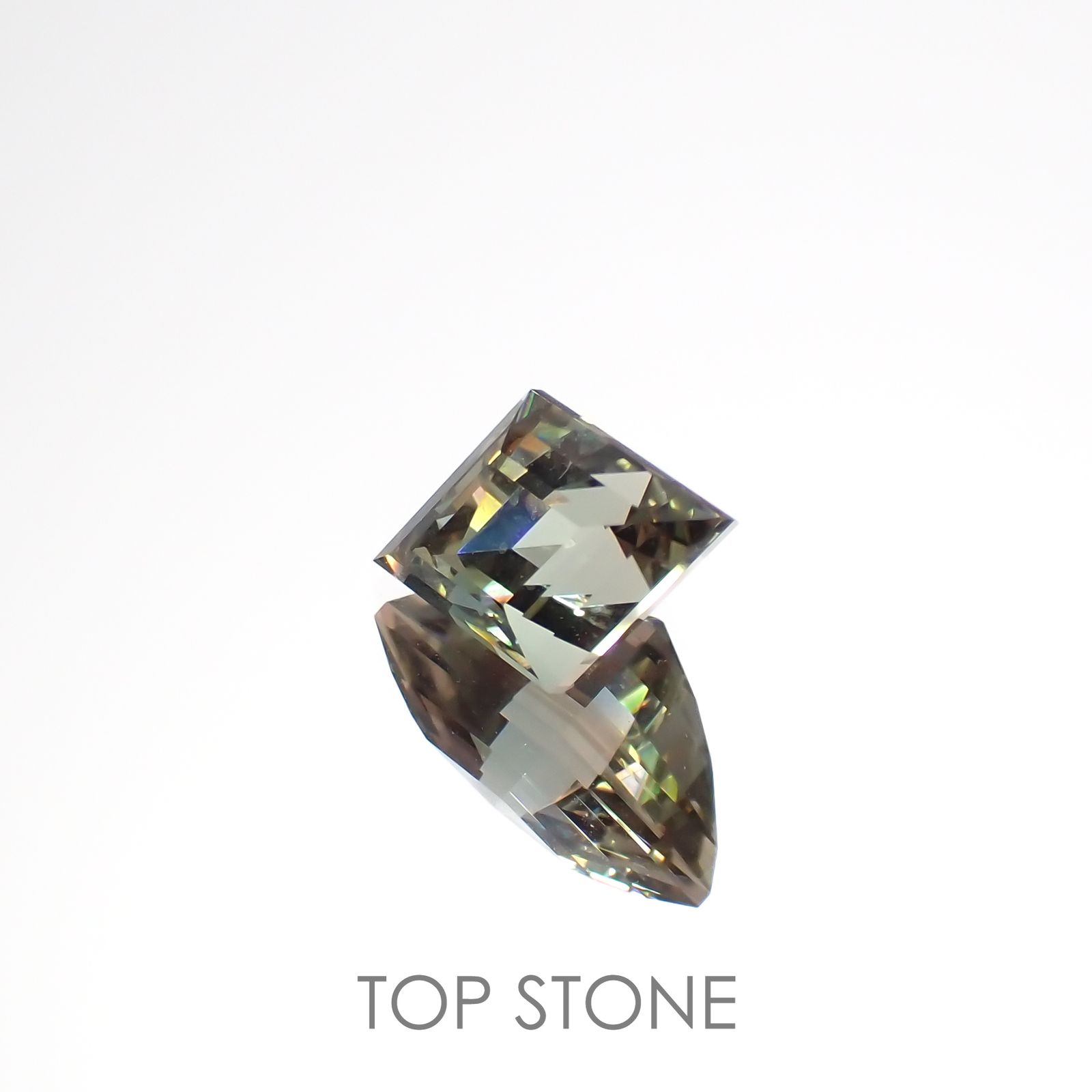 ◇カスタムカット◇バイカラーオレゴンサンストーン(宝石名ラブラドライト)アメリカ・オレゴン州産 2.67ct 識別済[220616272]12.5x8.2mm前後