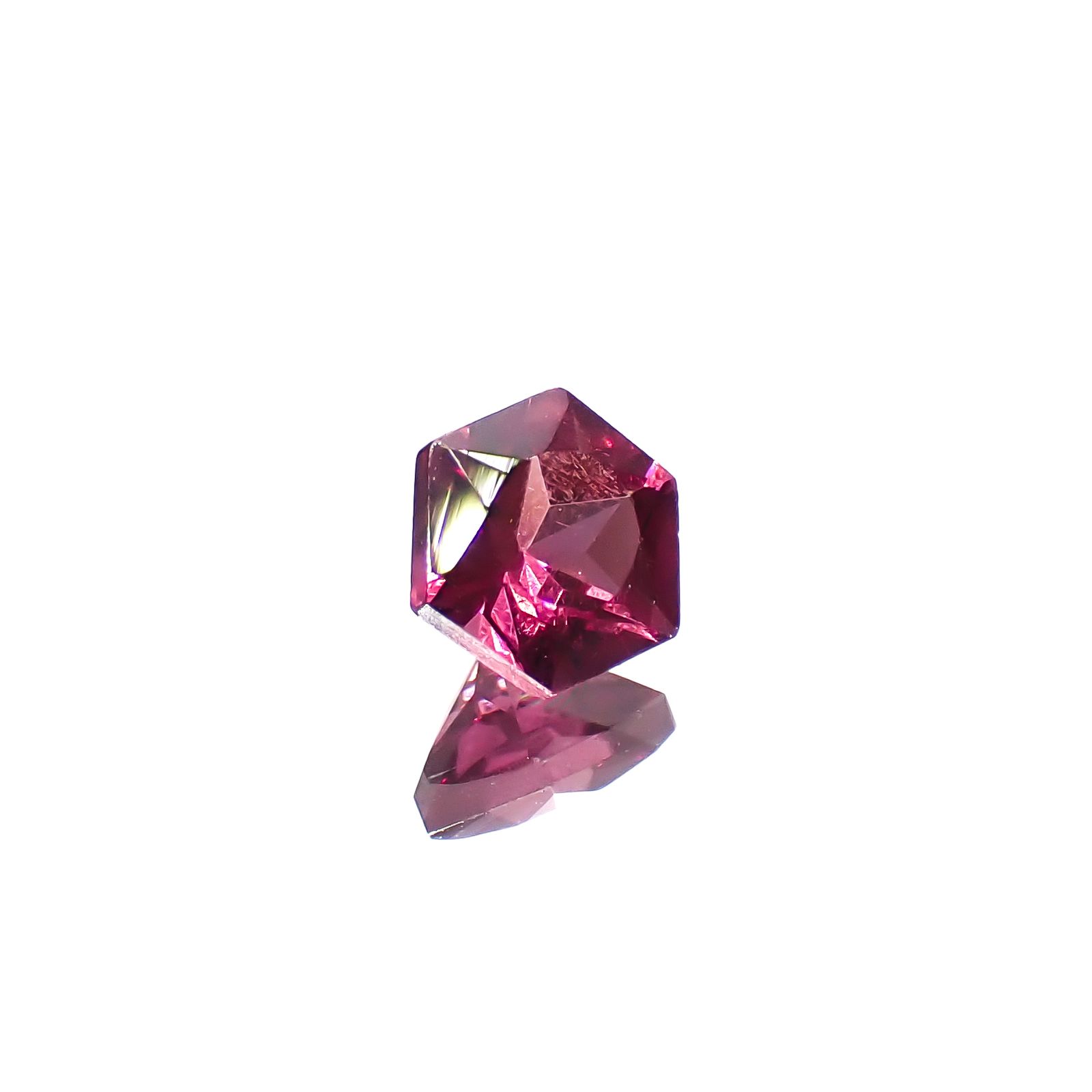 ◇ヘキサゴンカット◇カラーシフト マラヤガーネット(宝石名ガーネット)タンザニア産 0.38ct 識別済[220113835]4x4mm前後