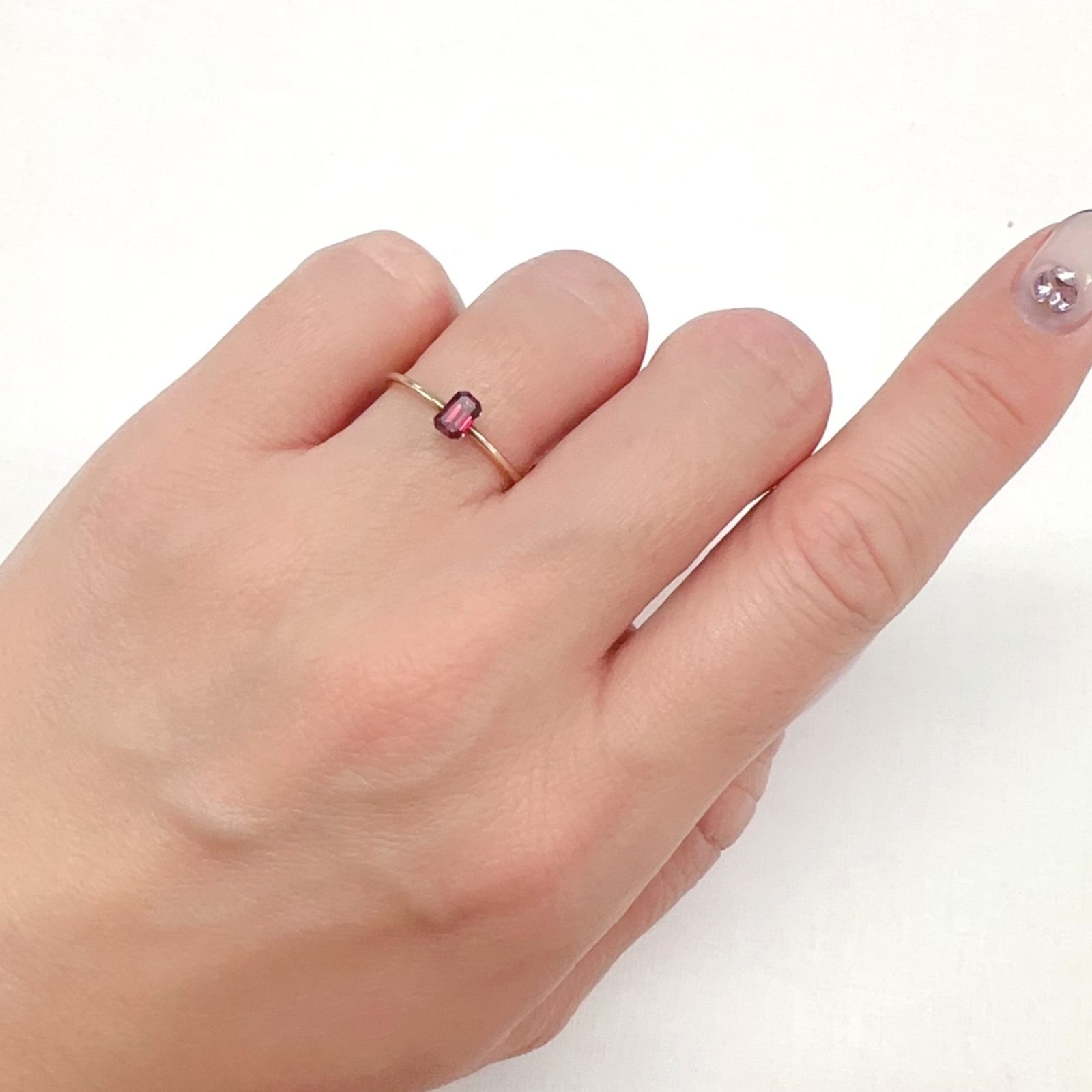 ルビー(宝石名ルビー)タンザニア産 0.42ct 識別済[240226109]4.6x2.9mm前後