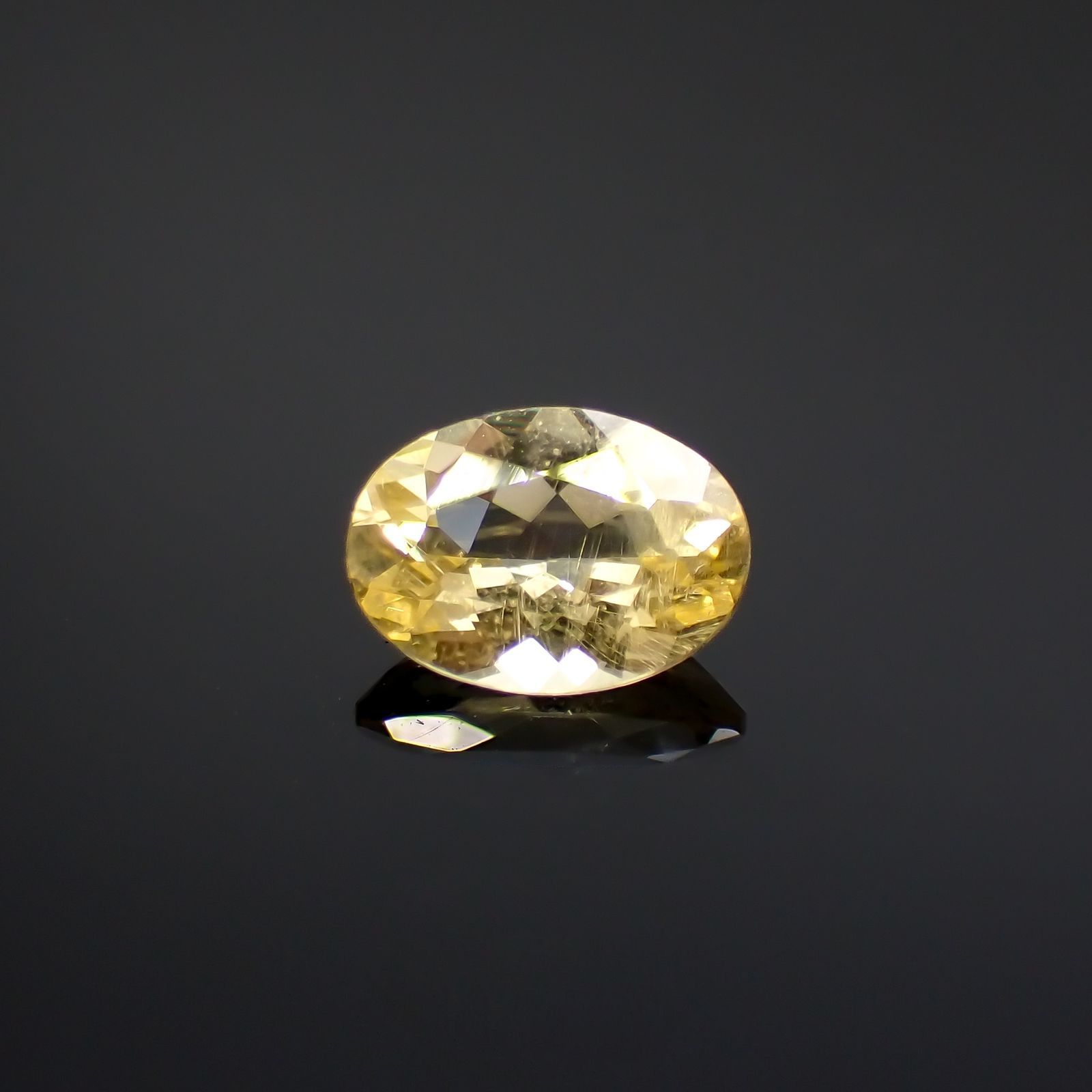 イエローダンビュライト(宝石名イエロー・ダンブライト)タンザニア産 0.74ct 識別済[220918016]7.1x5.2mm前後
